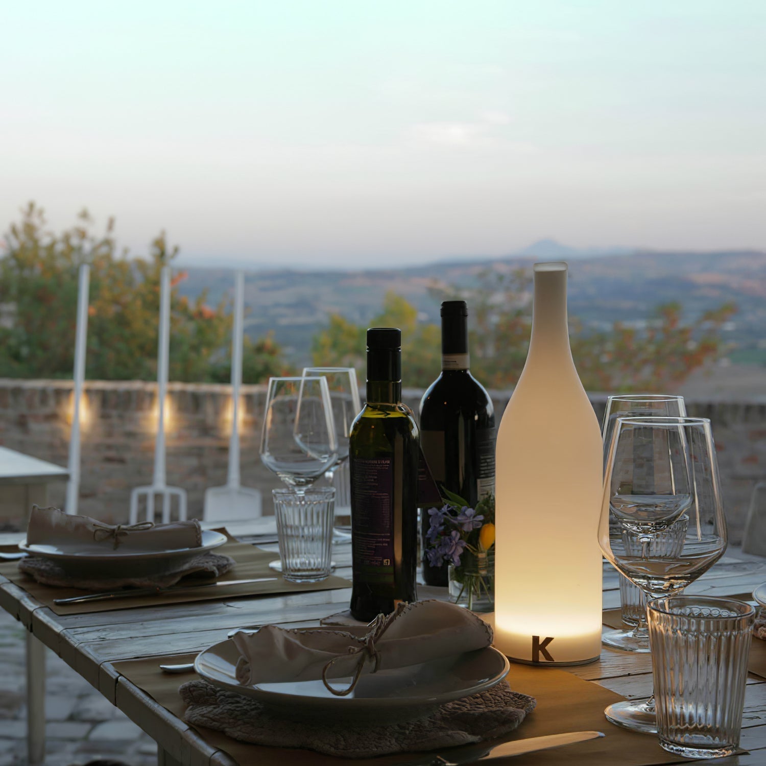 Vino Built-in Battery Table Lamp