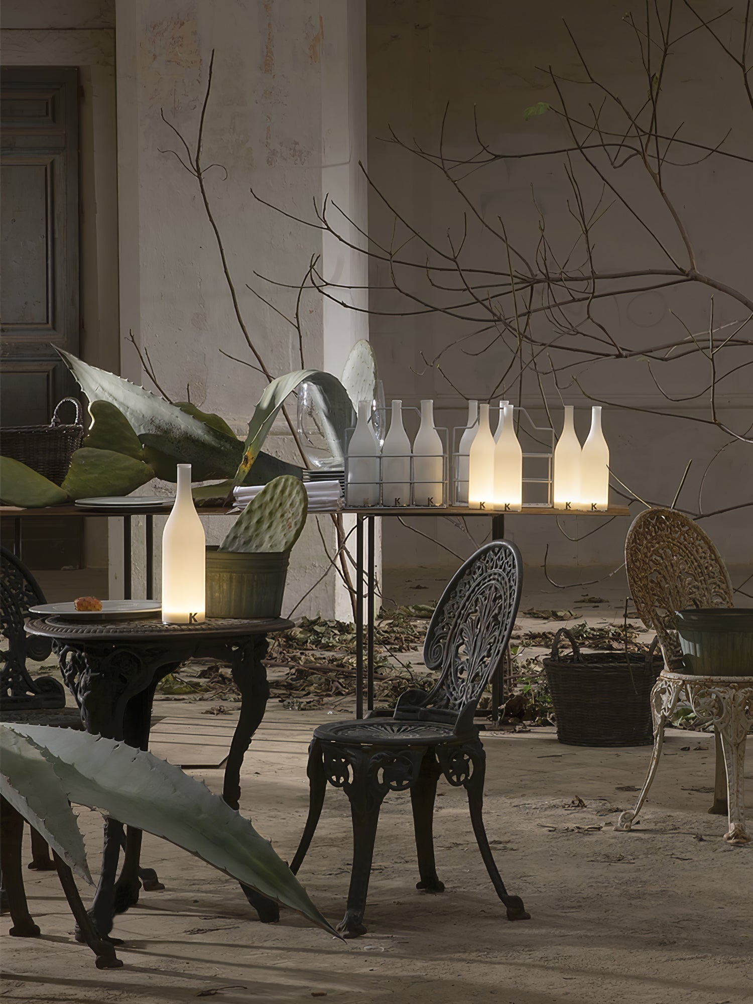 Vino Built-in Battery Table Lamp