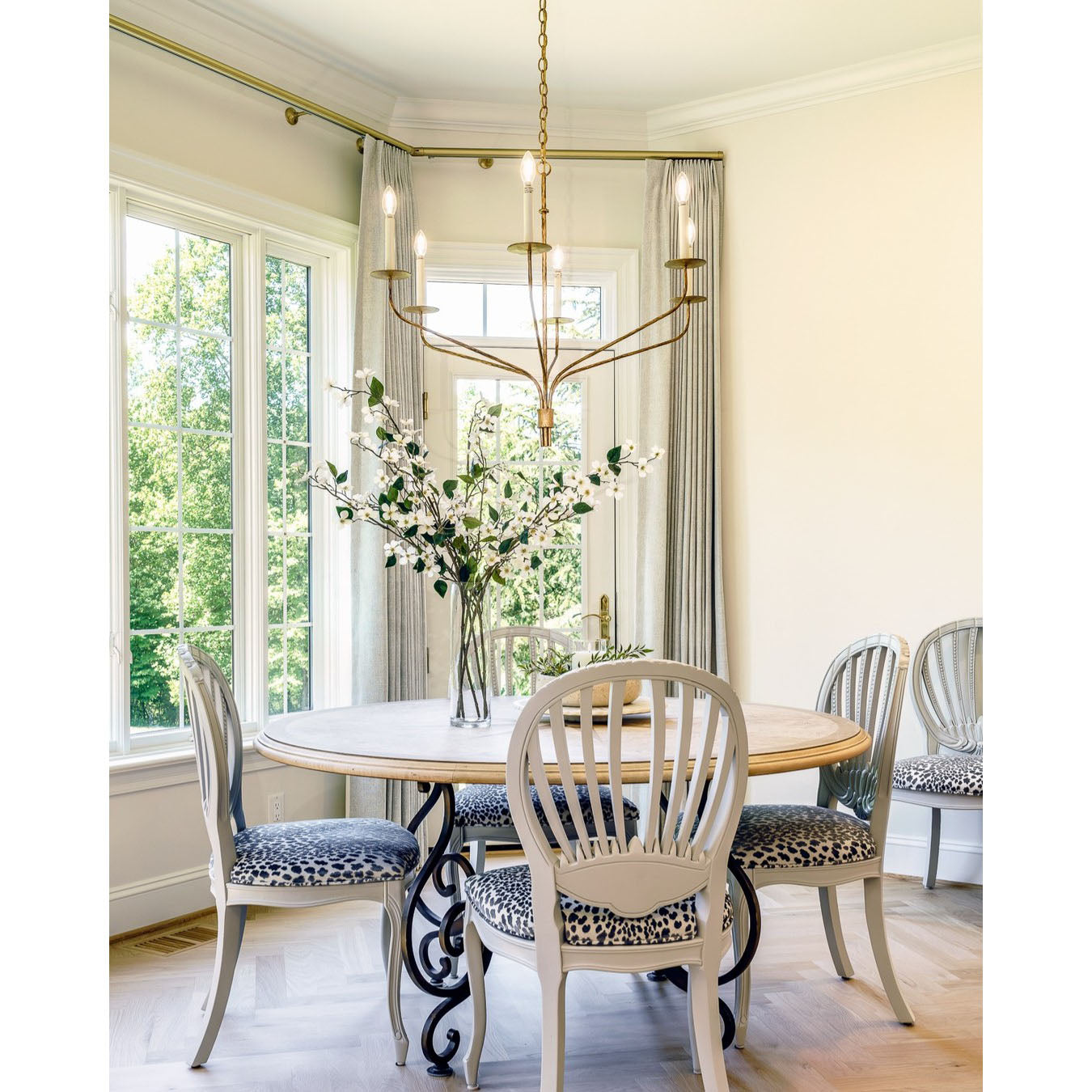 Caeluvyh Vintage Industrial Black Chandelier
