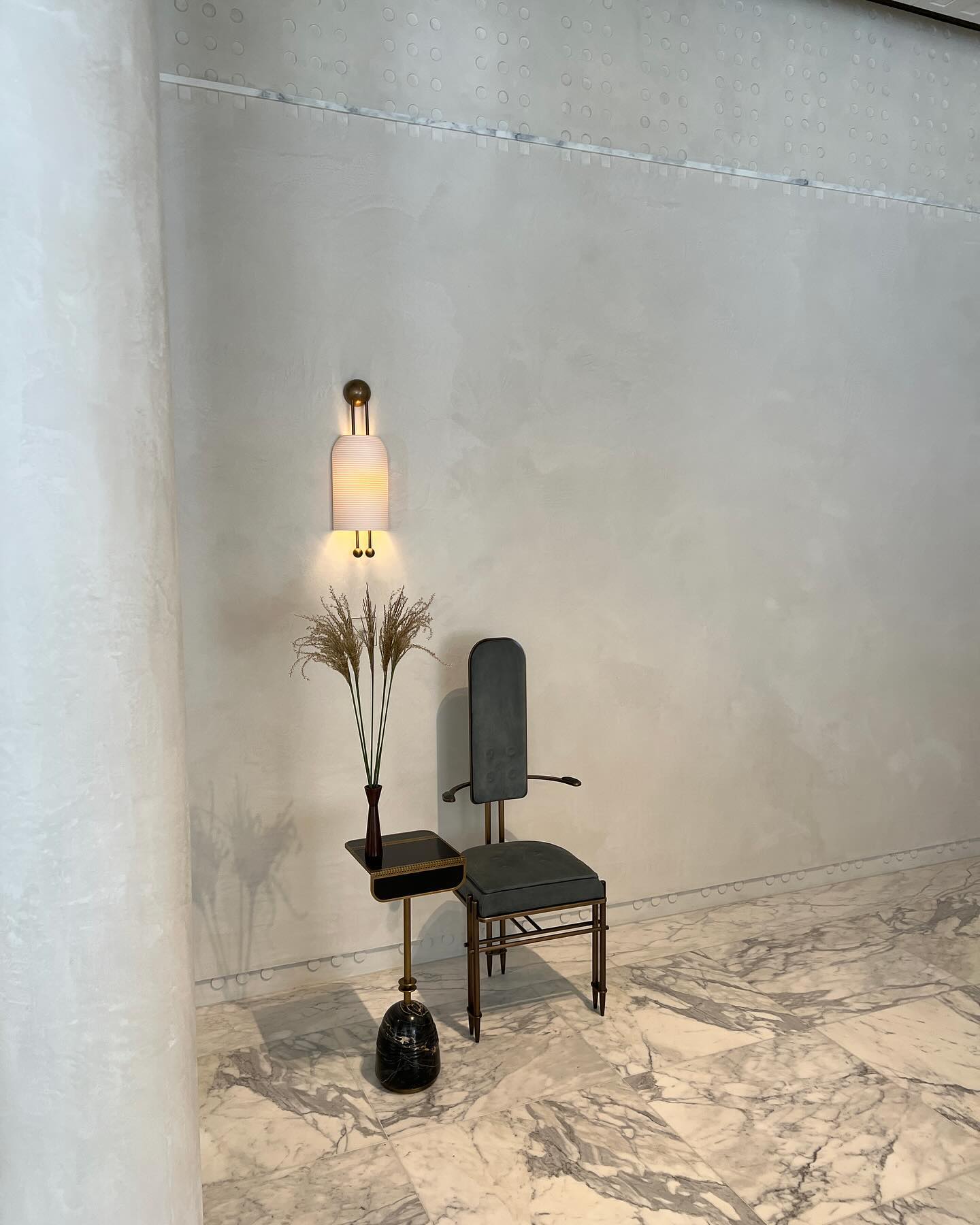 Bly Wall Lamp Opal Glass Gold Rods