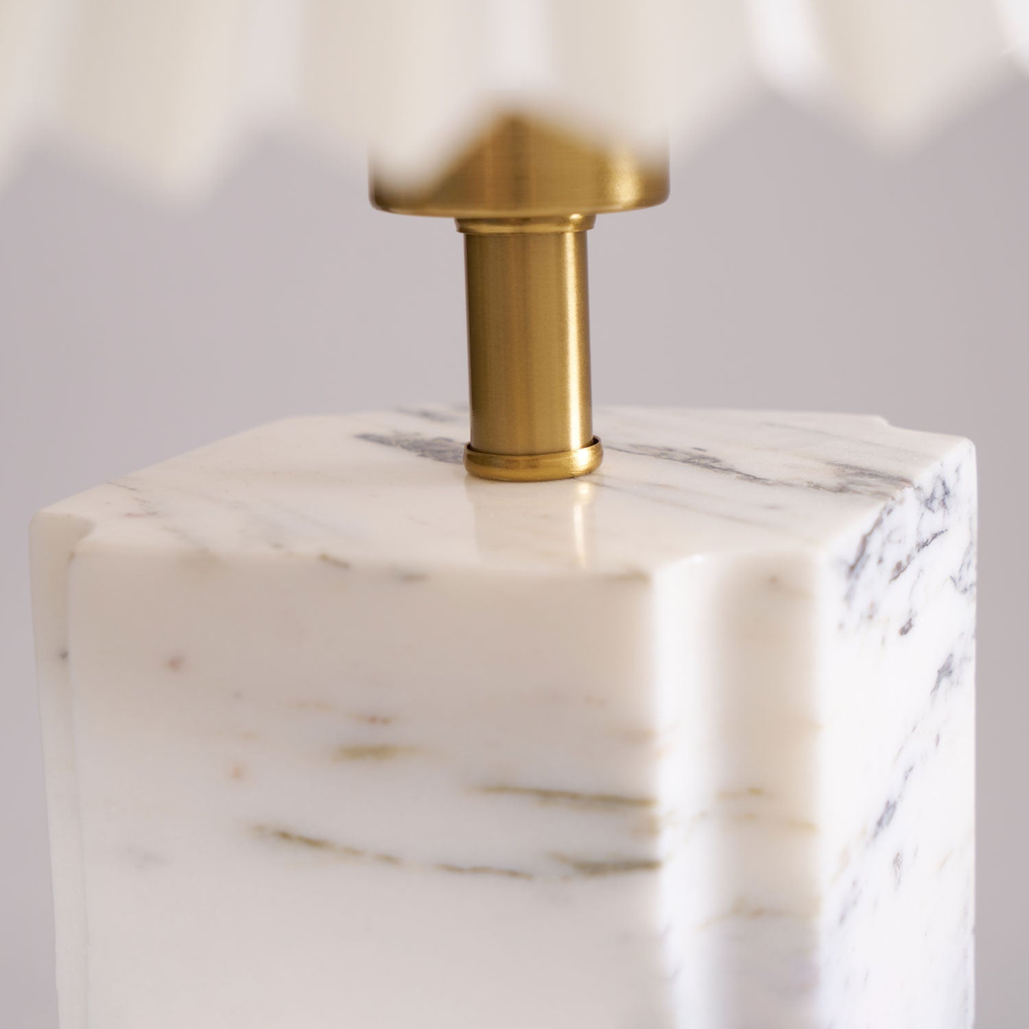 Selaleria Modern Table Lamp