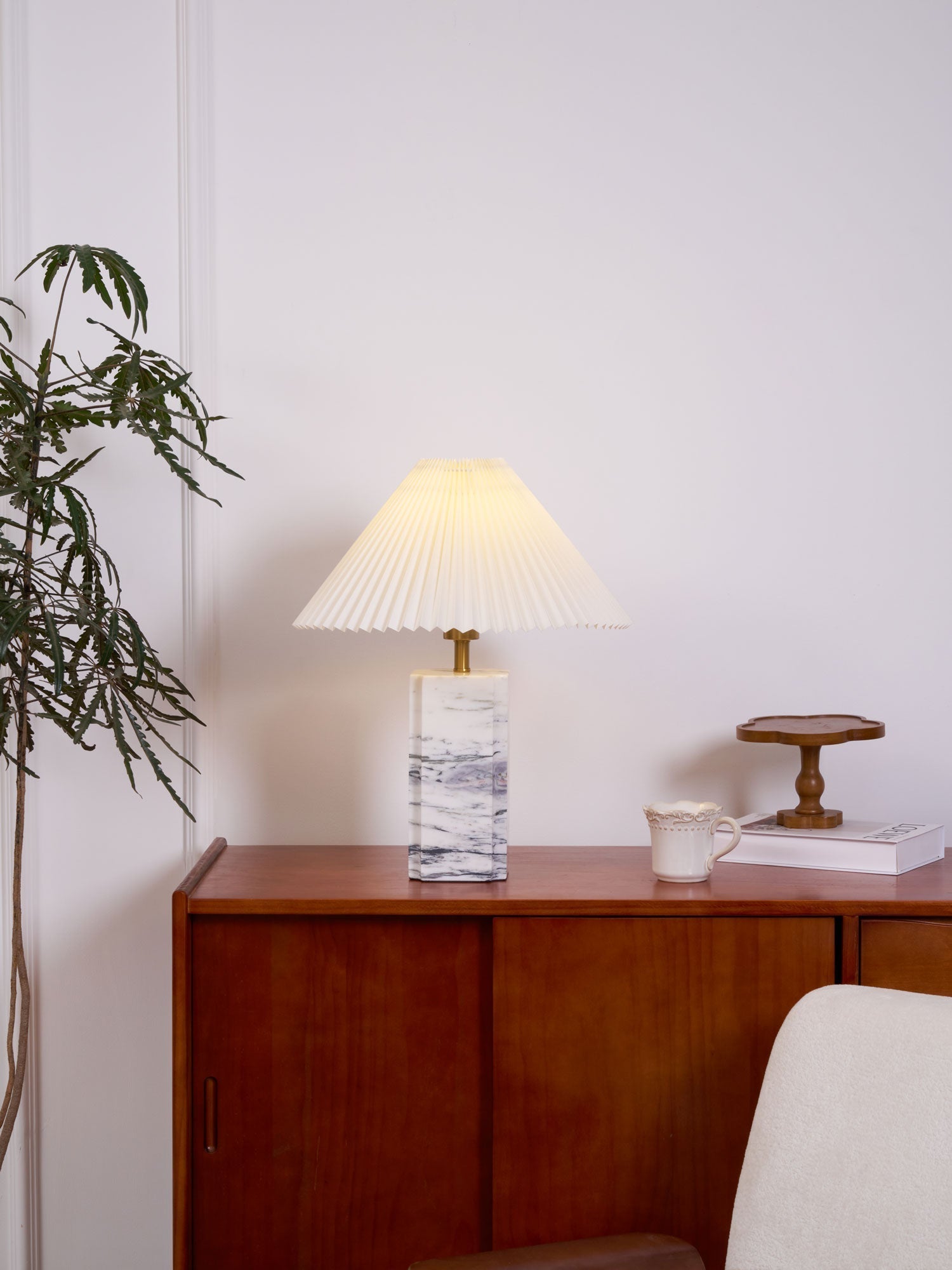 Selaleria Modern Table Lamp