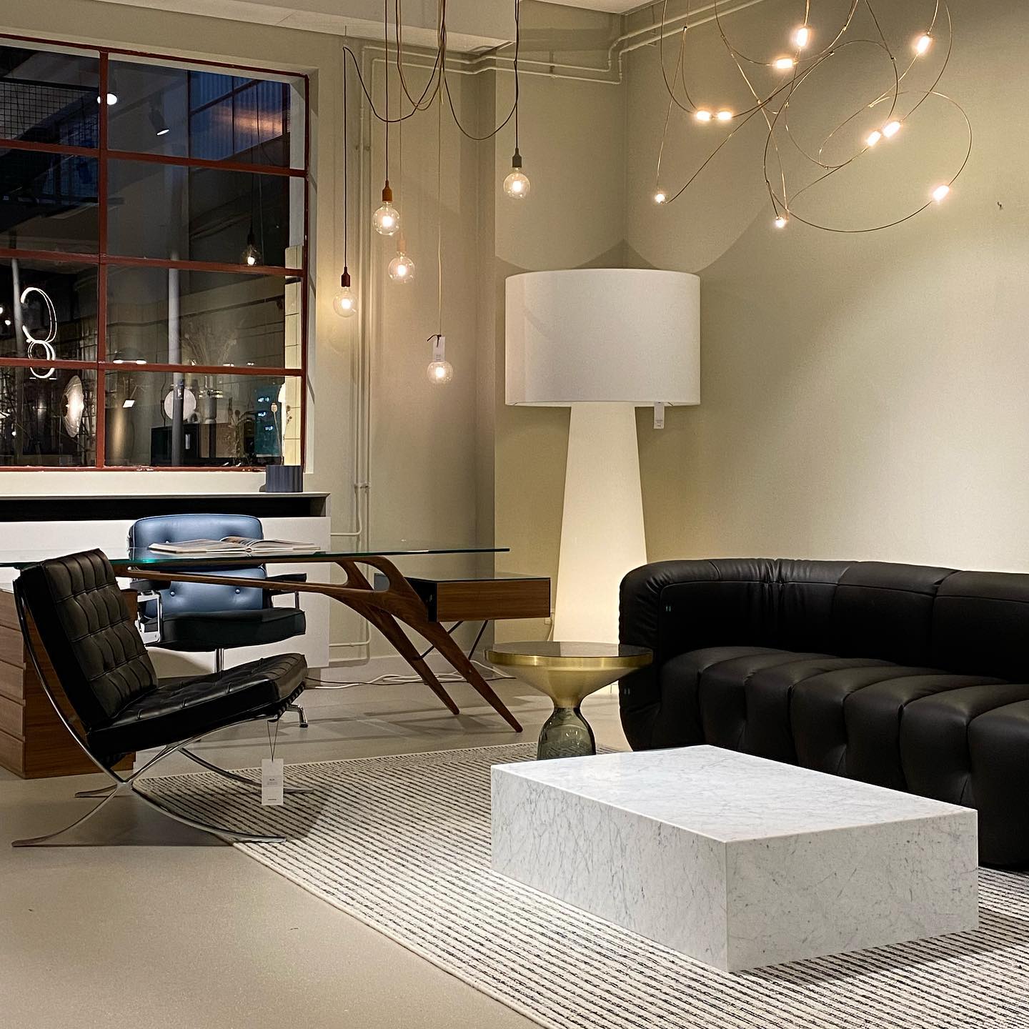 Viraalella Floor Light