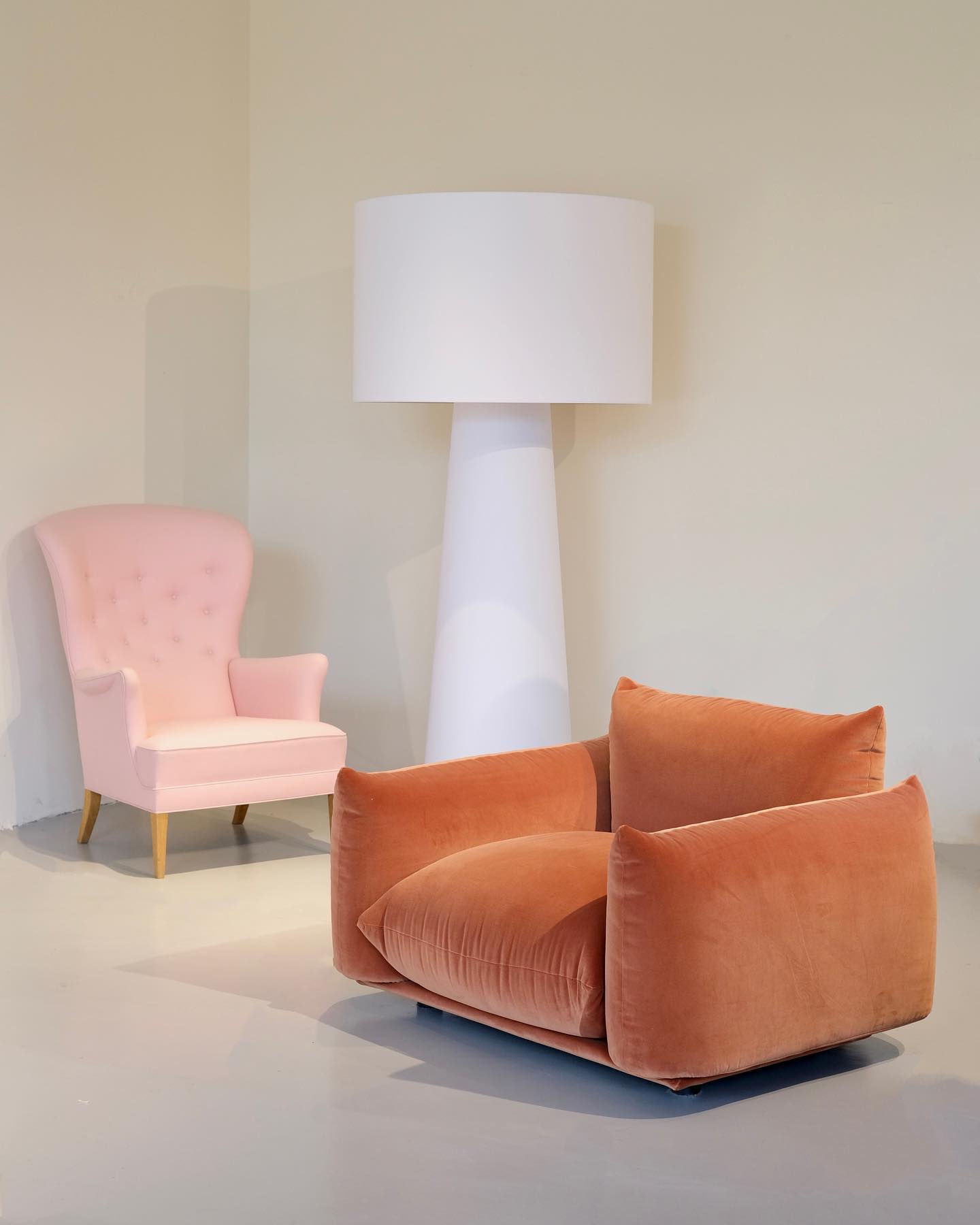 Viraalella Floor Light