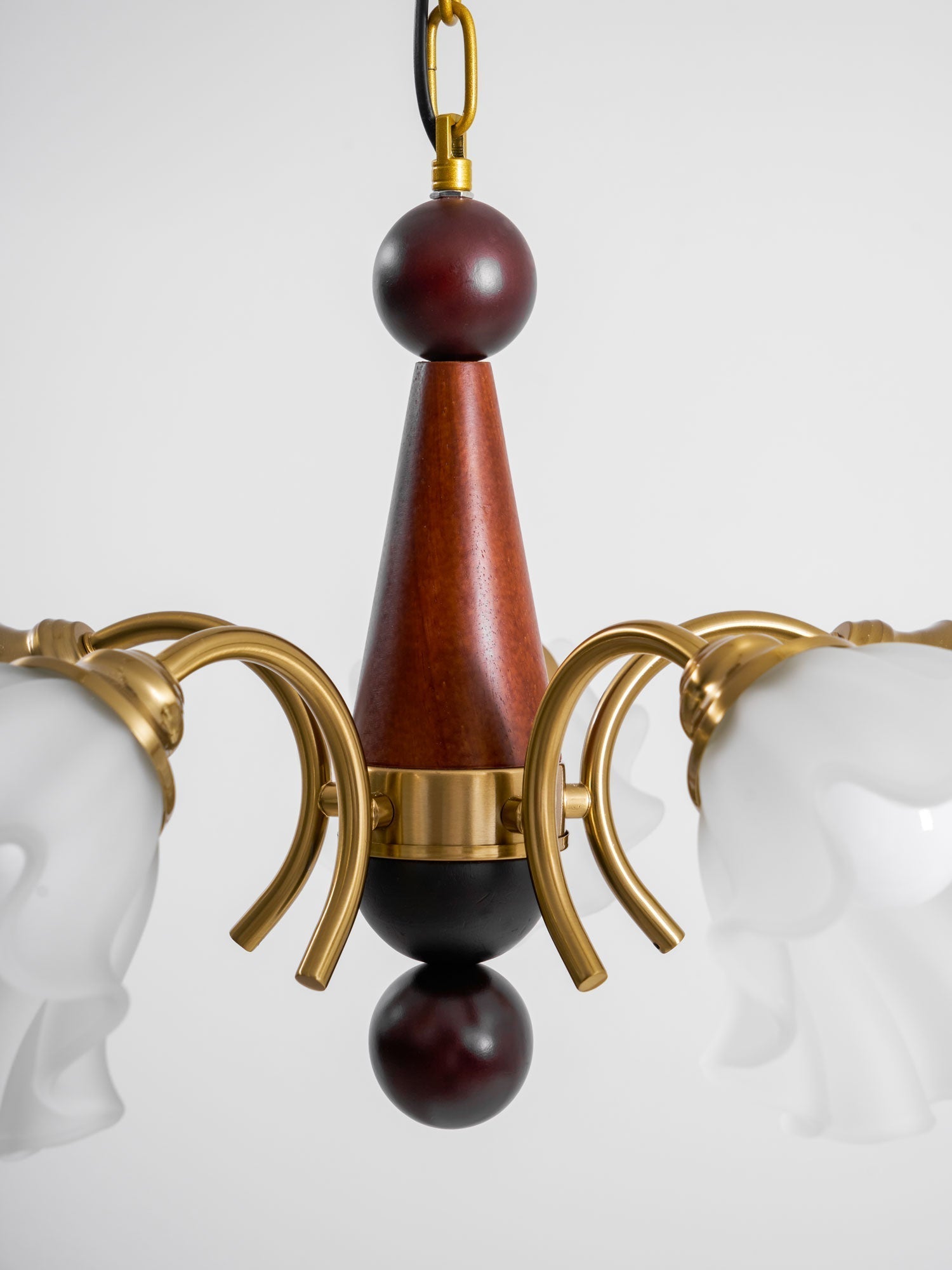 Ilvinan Traditional Elegance Wood Glass Chandelier