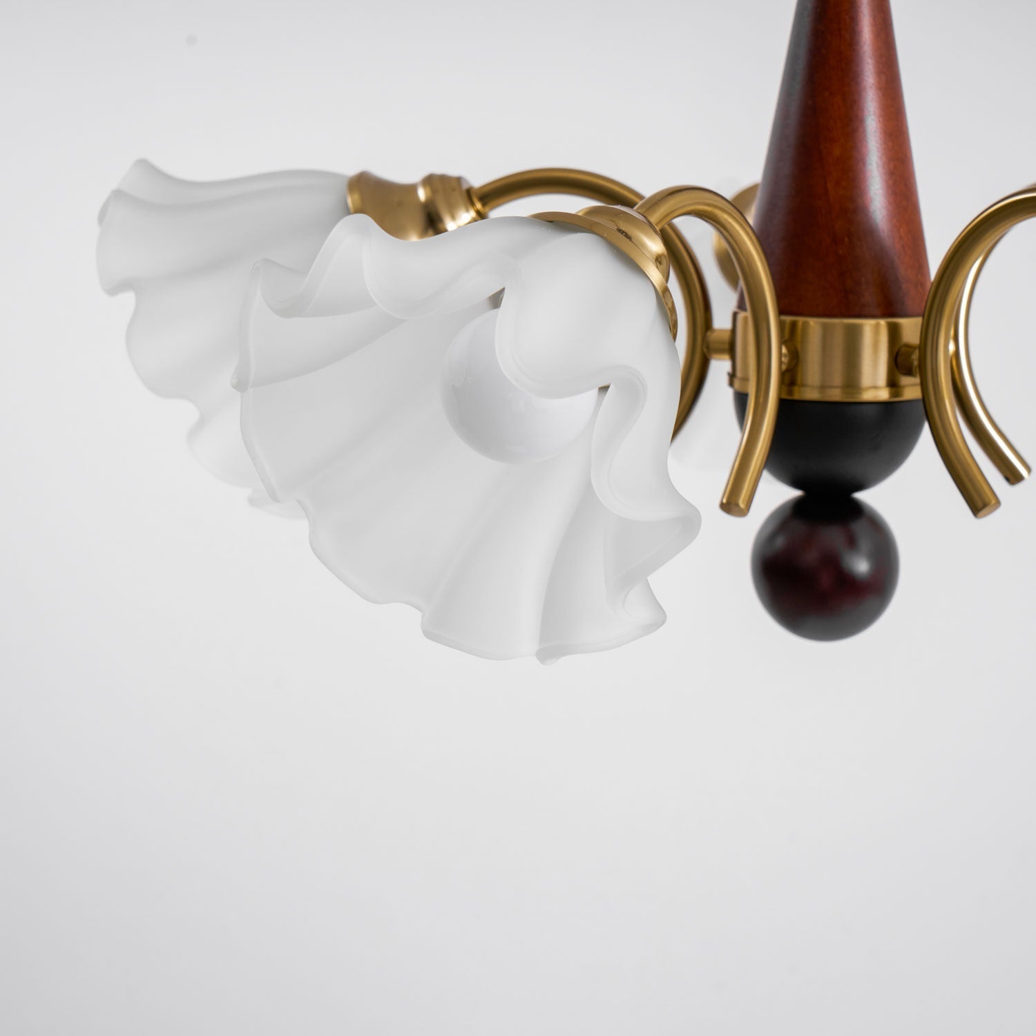 Ilvinan Traditional Elegance Wood Glass Chandelier