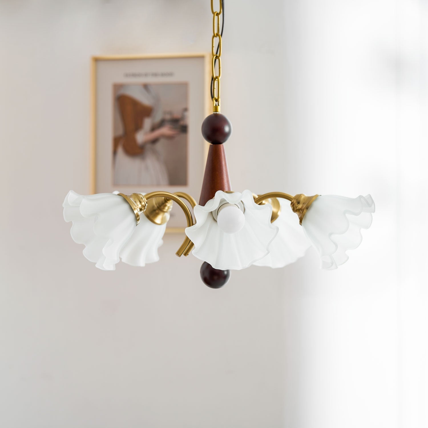 Ilvinan Traditional Elegance Wood Glass Chandelier