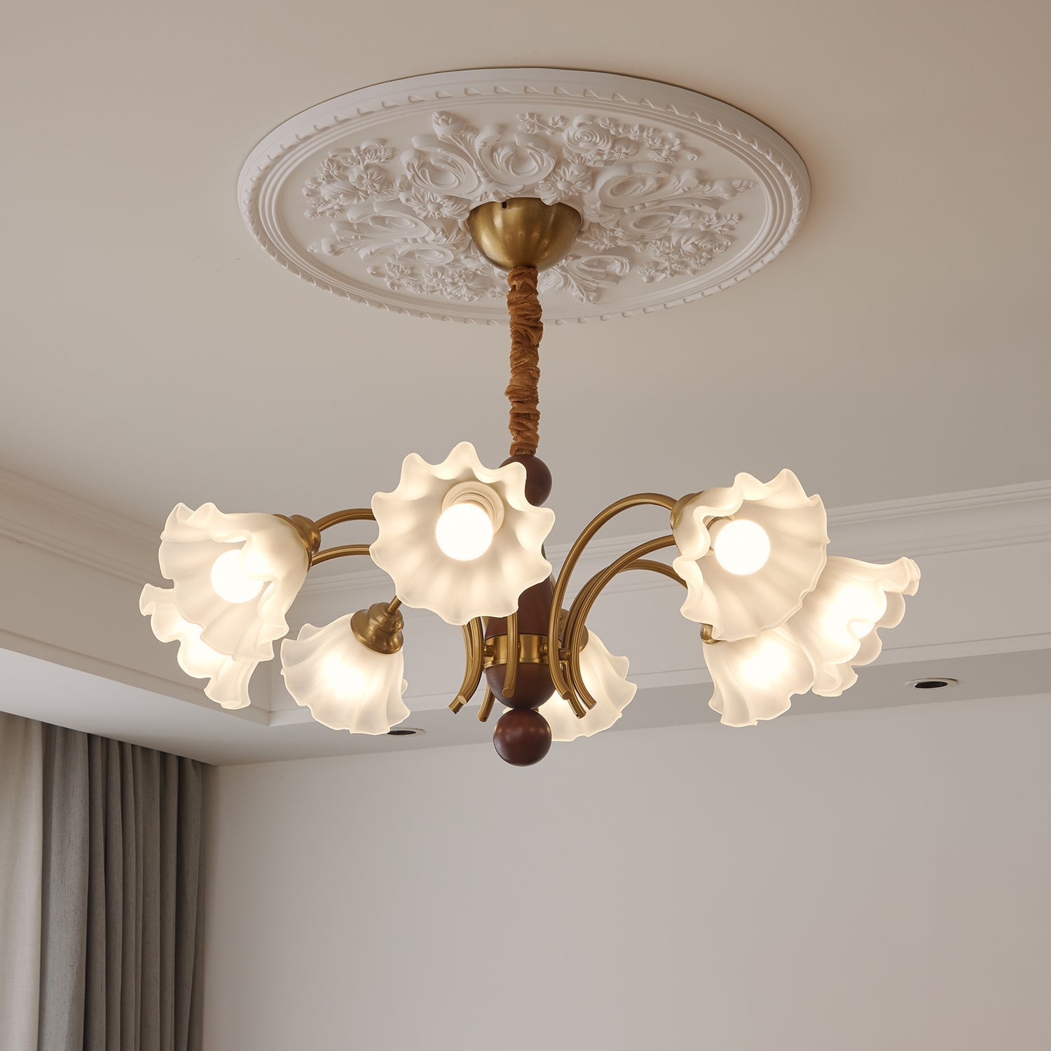 Ilvinan Traditional Elegance Wood Glass Chandelier