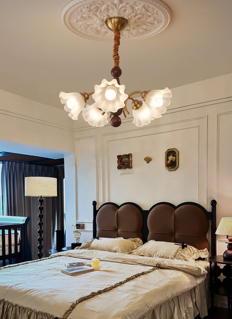 Ilvinan Traditional Elegance Wood Glass Chandelier