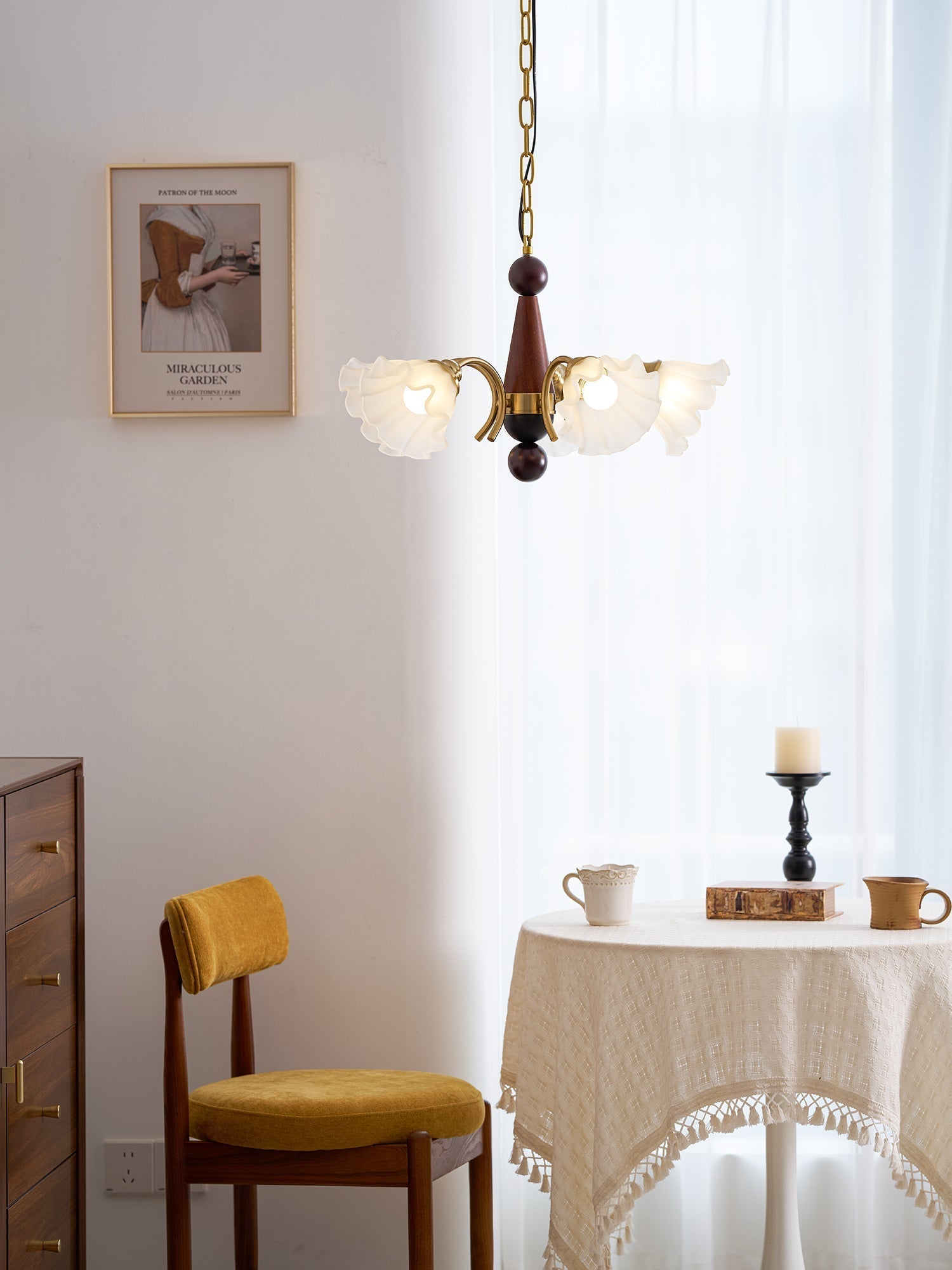 Ilvinan Traditional Elegance Wood Glass Chandelier