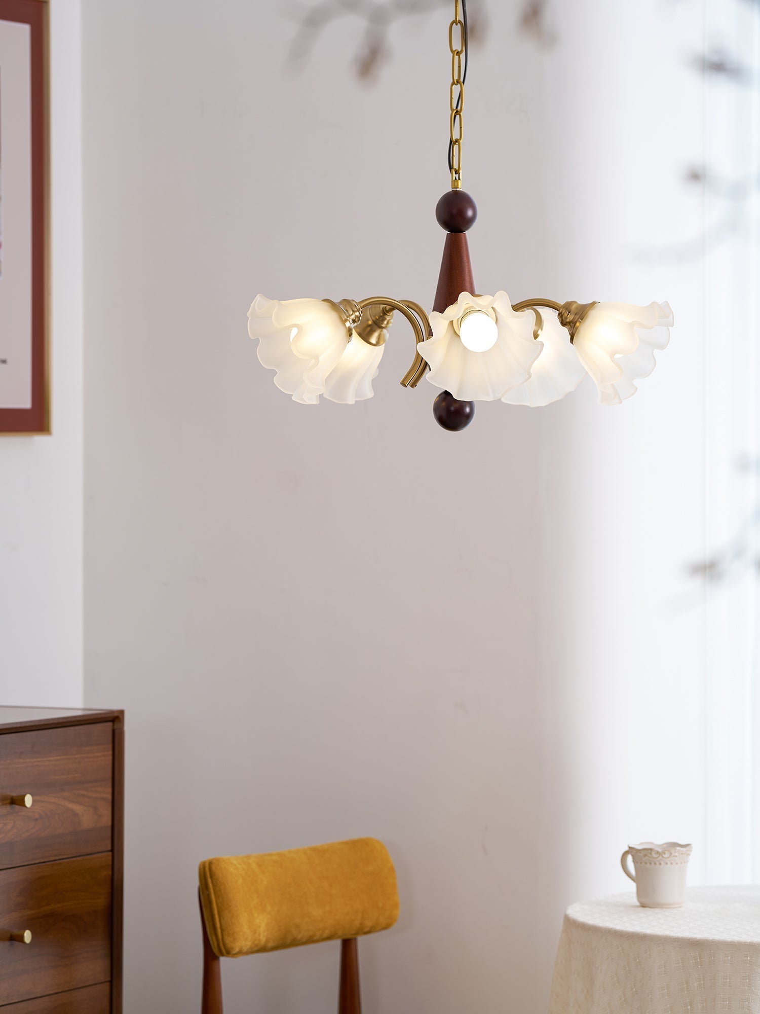 Ilvinan Traditional Elegance Wood Glass Chandelier