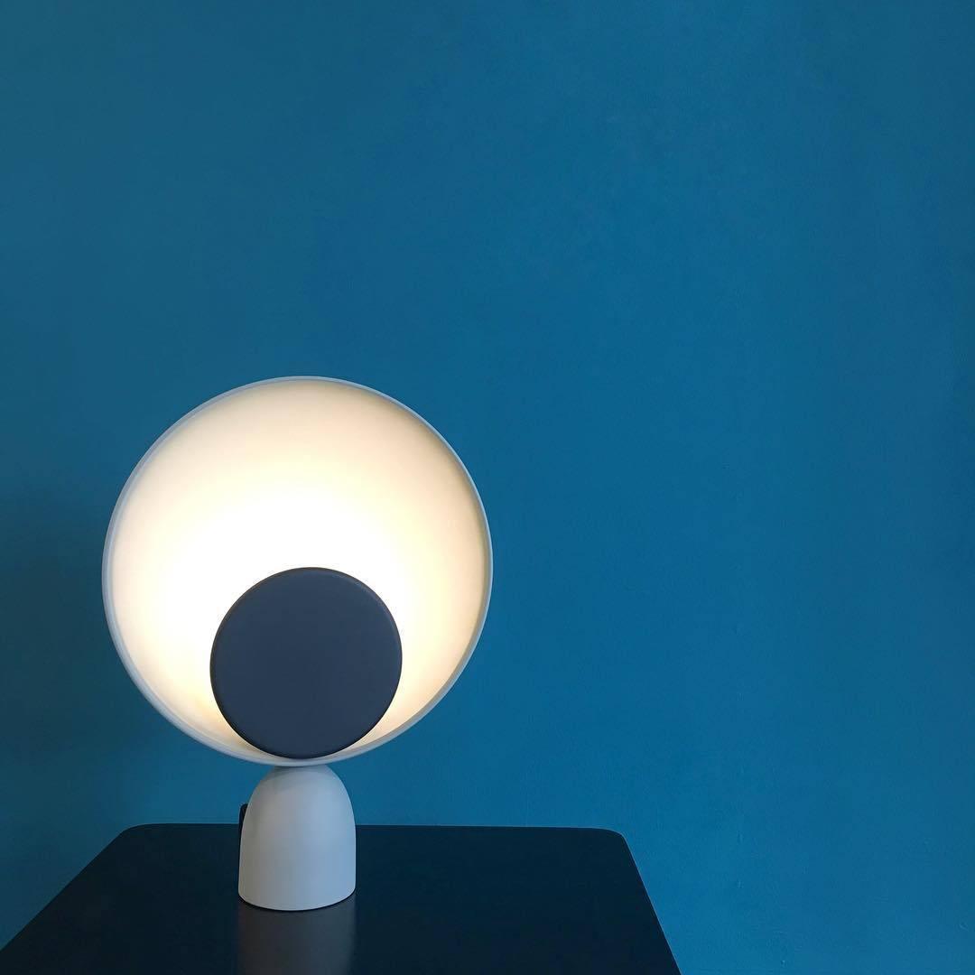 Prynd Modern Table Lamp