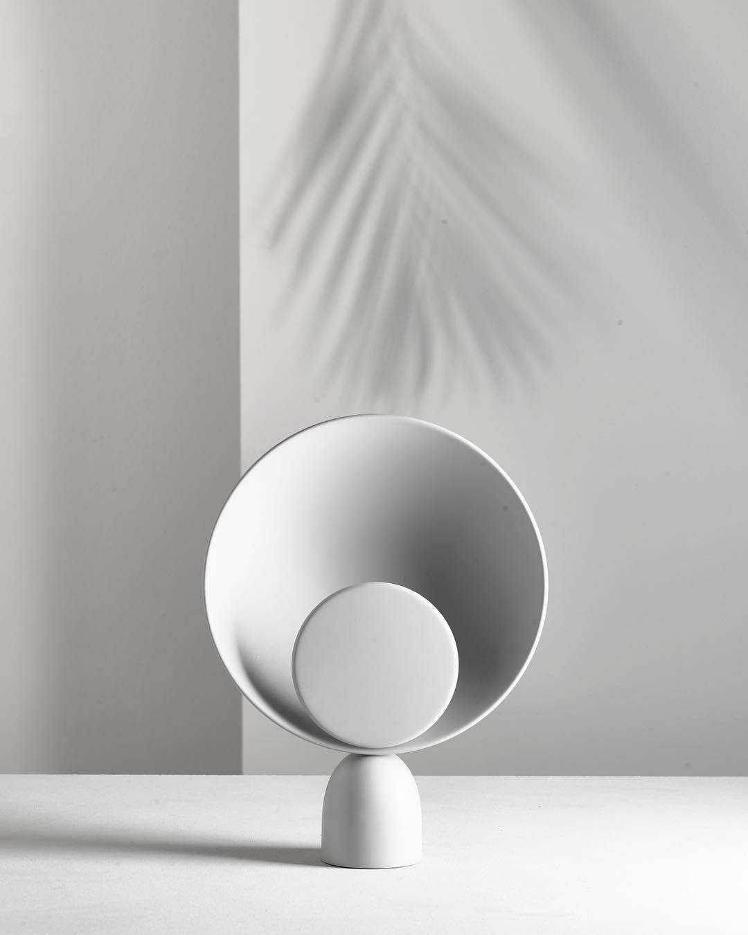 Prynd Modern Table Lamp