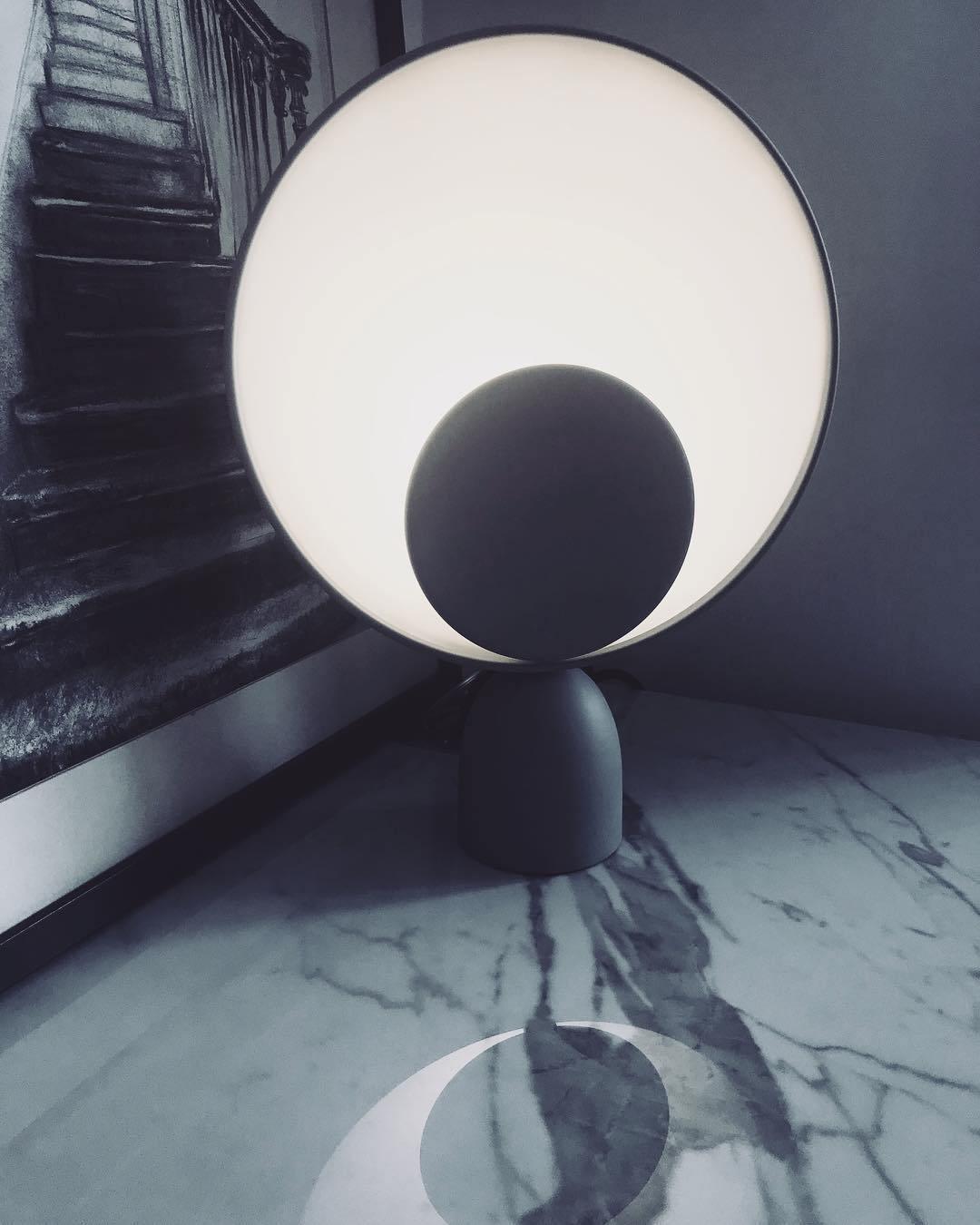 Prynd Modern Table Lamp