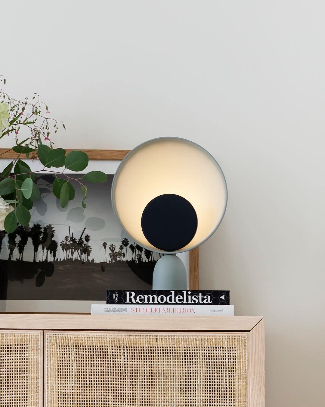 Prynd Modern Table Lamp