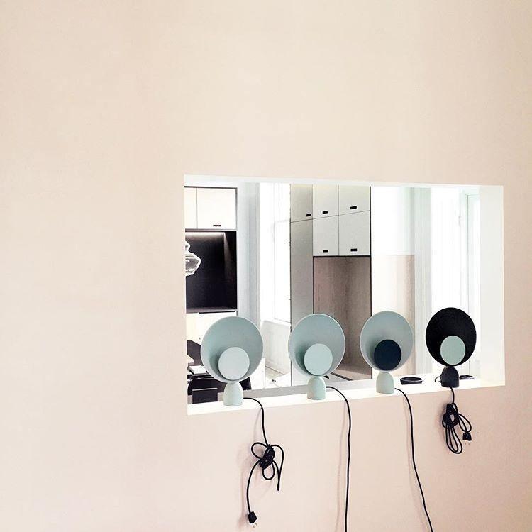 Prynd Modern Table Lamp