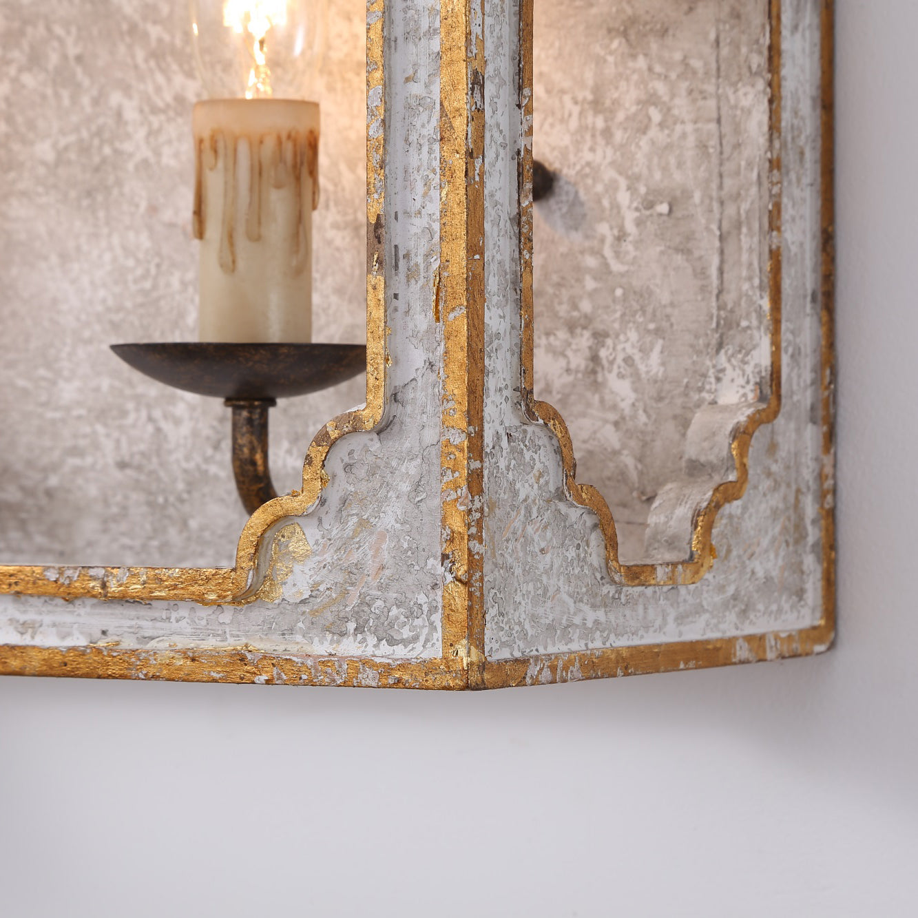 Orelararia Sconce