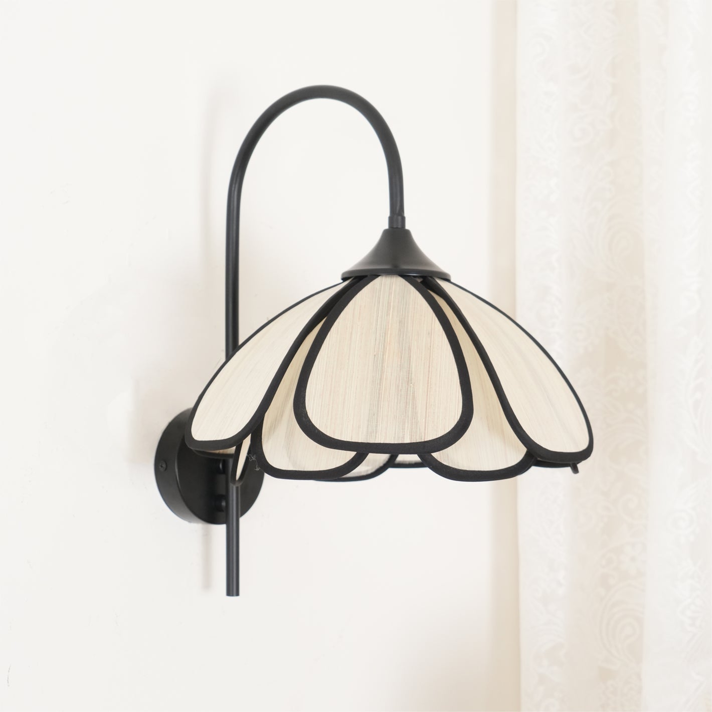 Ivsiliel Natural Burnt Petal Wall Lamp