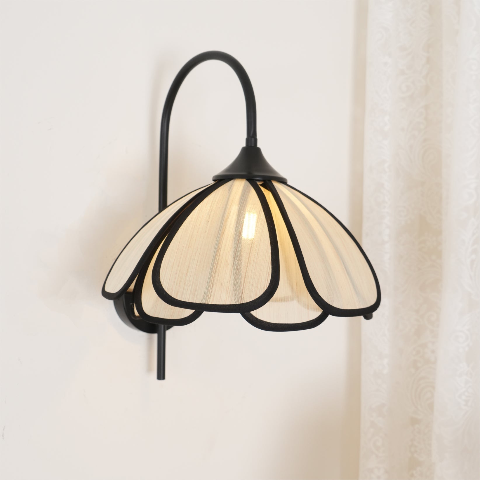 Ivsiliel Natural Burnt Petal Wall Lamp