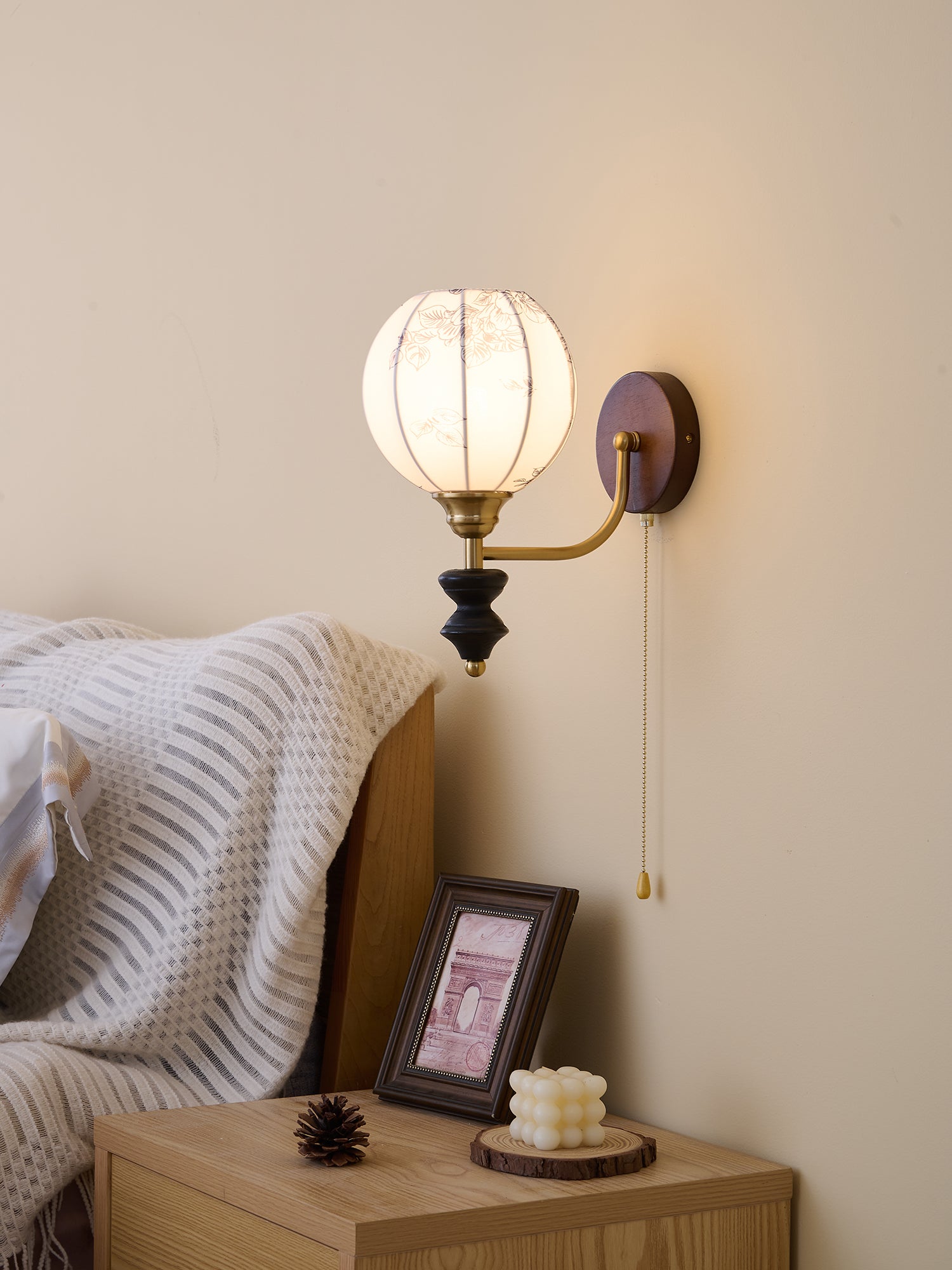 Eshae Premium Nordic Art Fabric Wood Wall Lamp