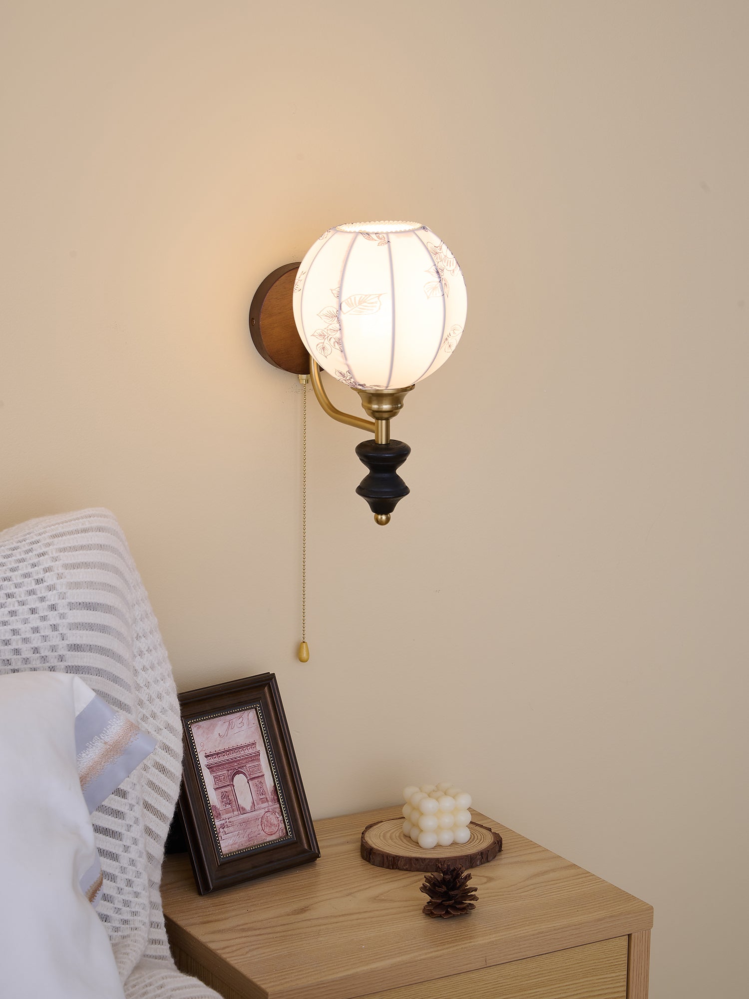 Eshae Premium Nordic Art Fabric Wood Wall Lamp