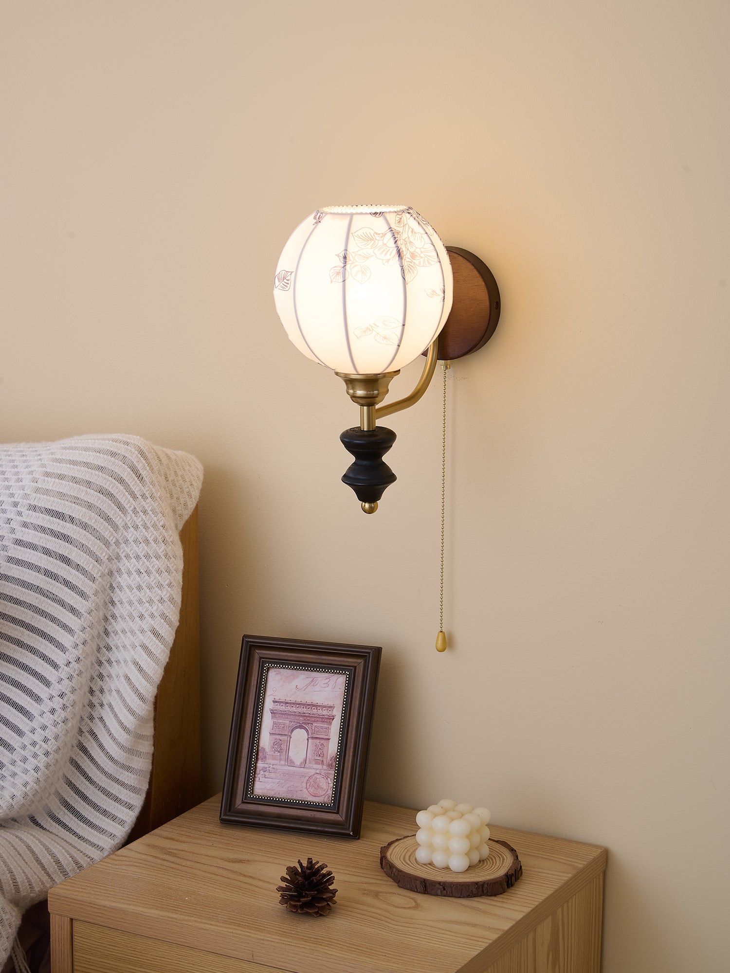 Eshae Premium Nordic Art Fabric Wood Wall Lamp