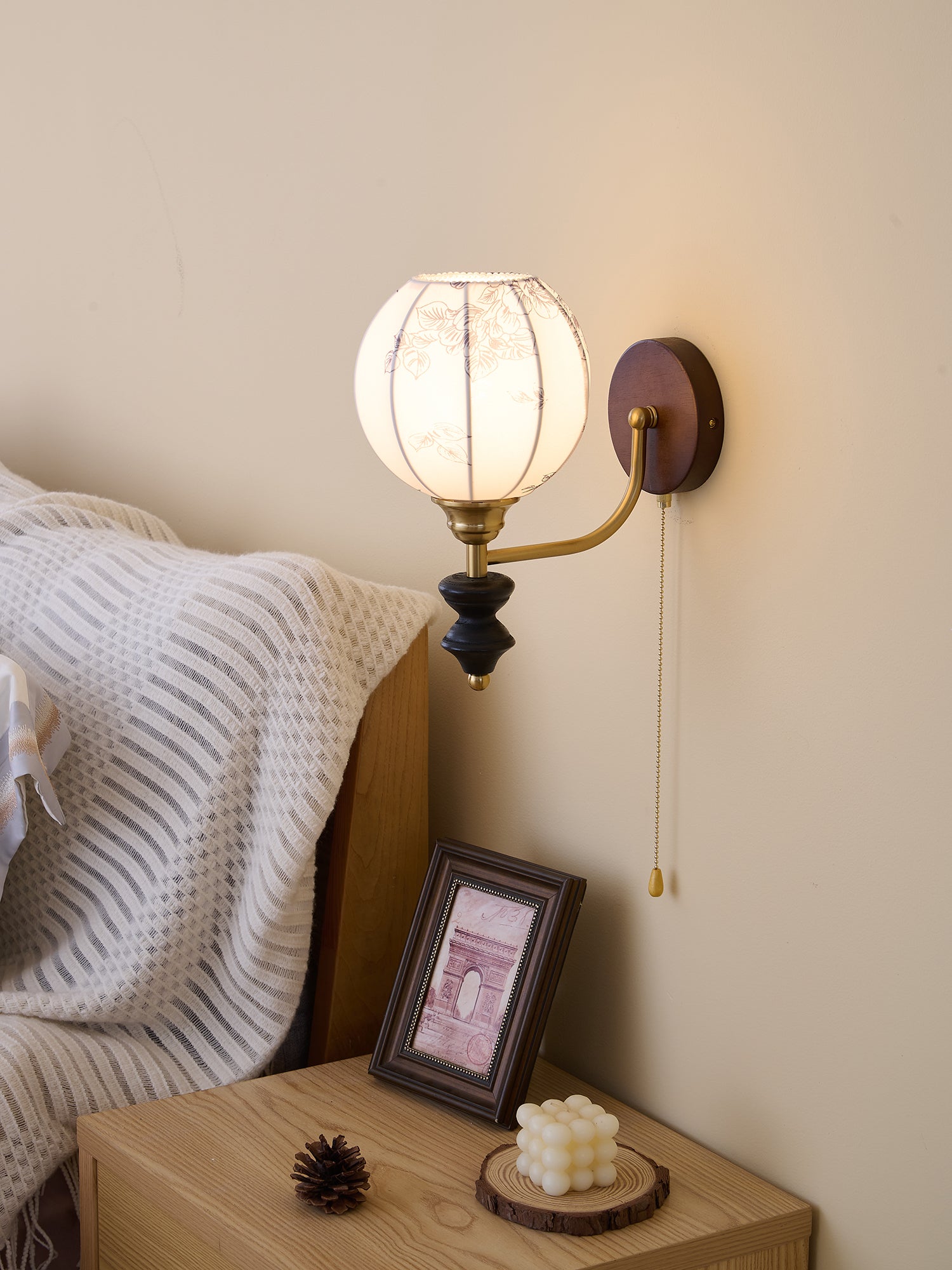 Eshae Premium Nordic Art Fabric Wood Wall Lamp