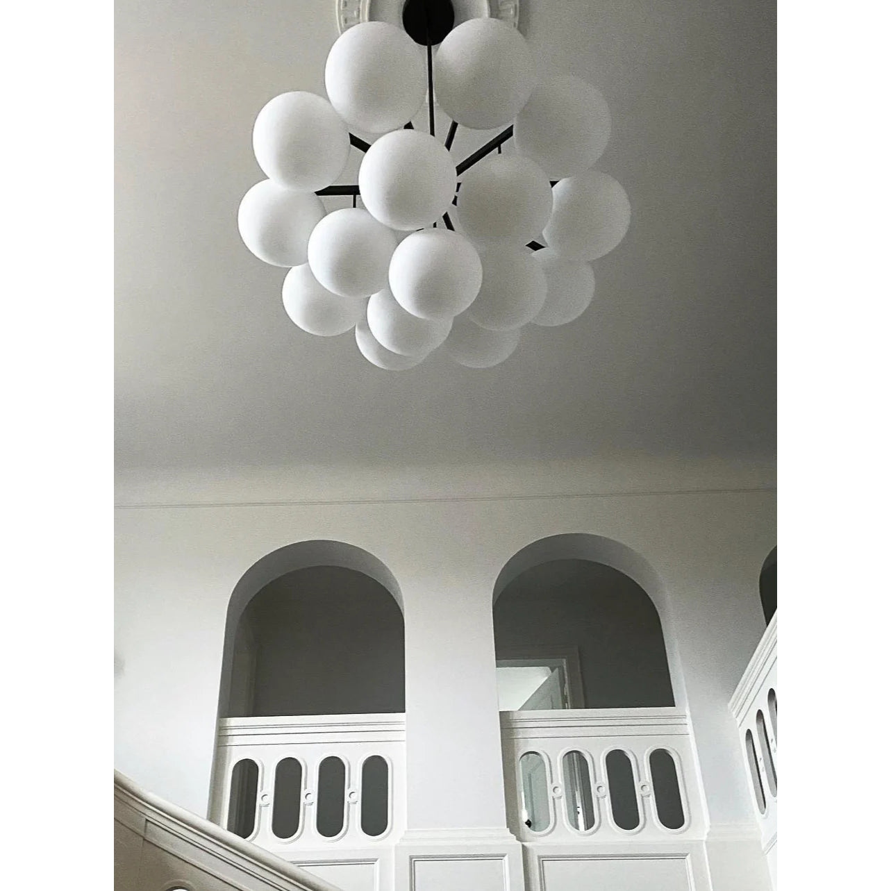 Avenineon Chandelier
