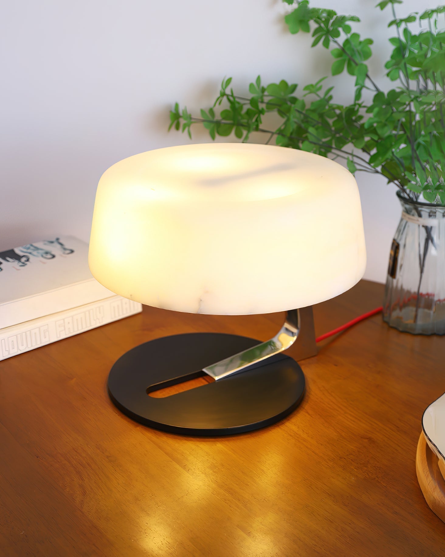 Nysolora Dome Alabaster Table Lamp