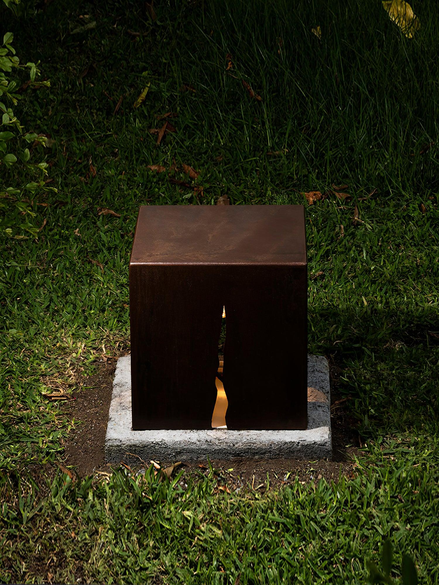 Ugo Outdoor Light Crack Cube