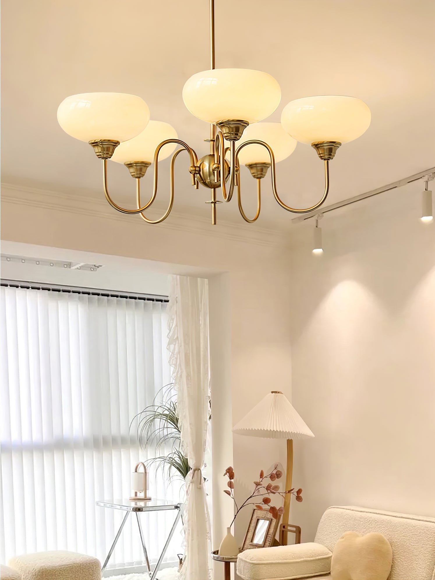 Pavenor Creamy Persimmon Chandelier