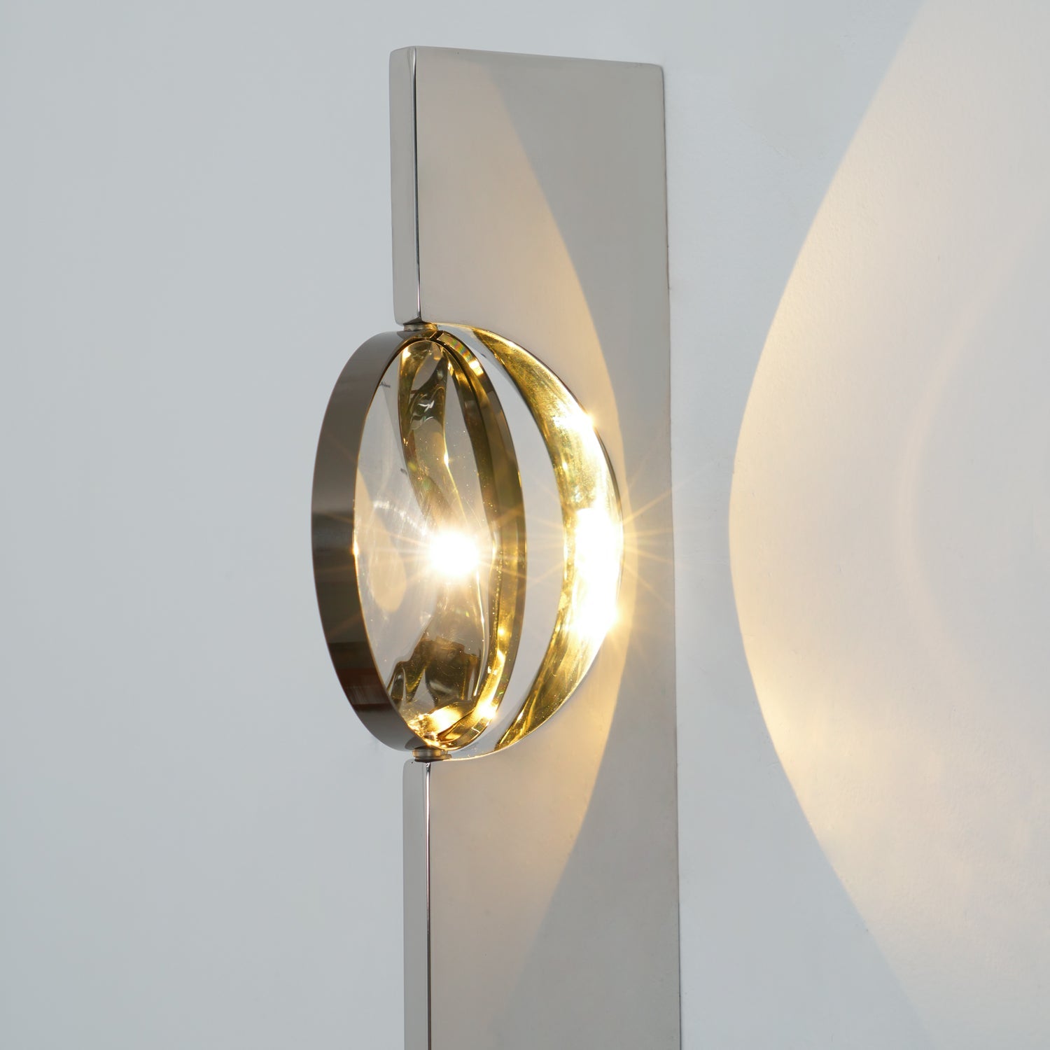 Delaview Kinetic Shadow Indoor Wall Light