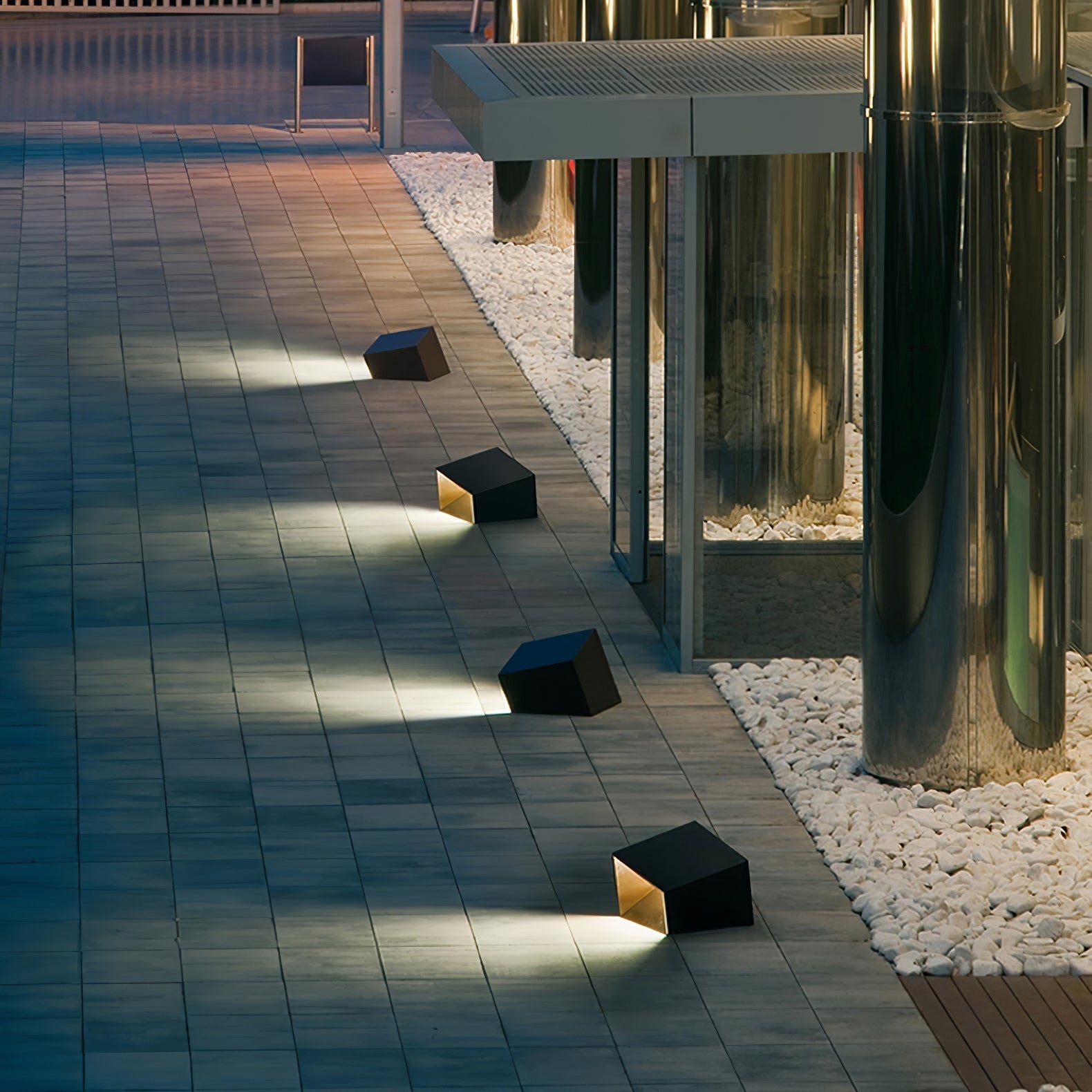 Pearl Modern Outdoor Light