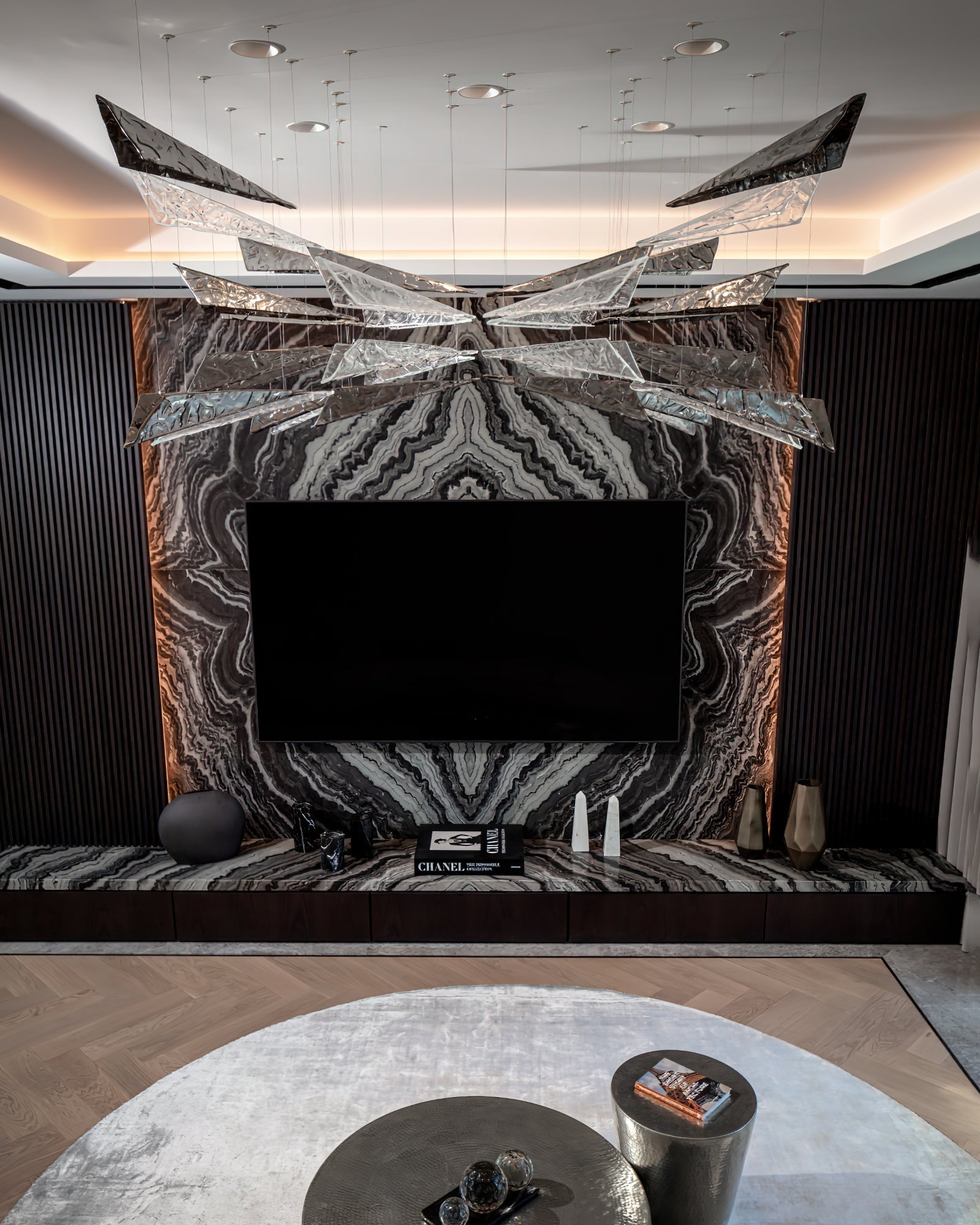 Nyvelle Fluid Chandelier
