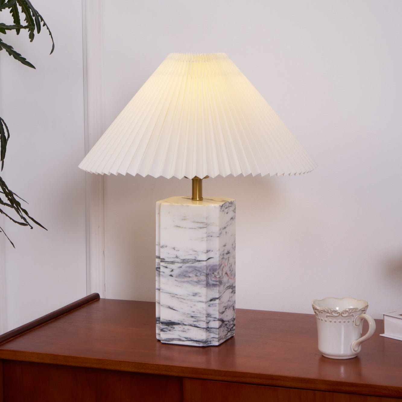 Selaleria Modern Table Lamp