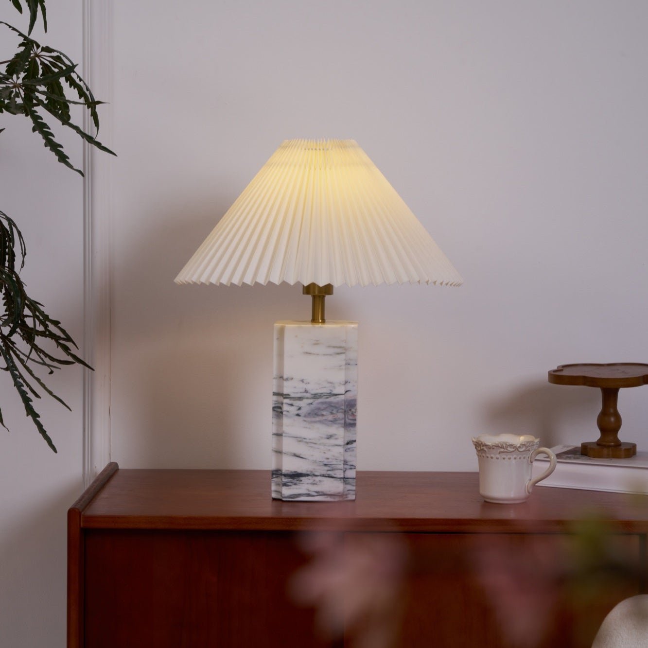 Selaleria Modern Table Lamp