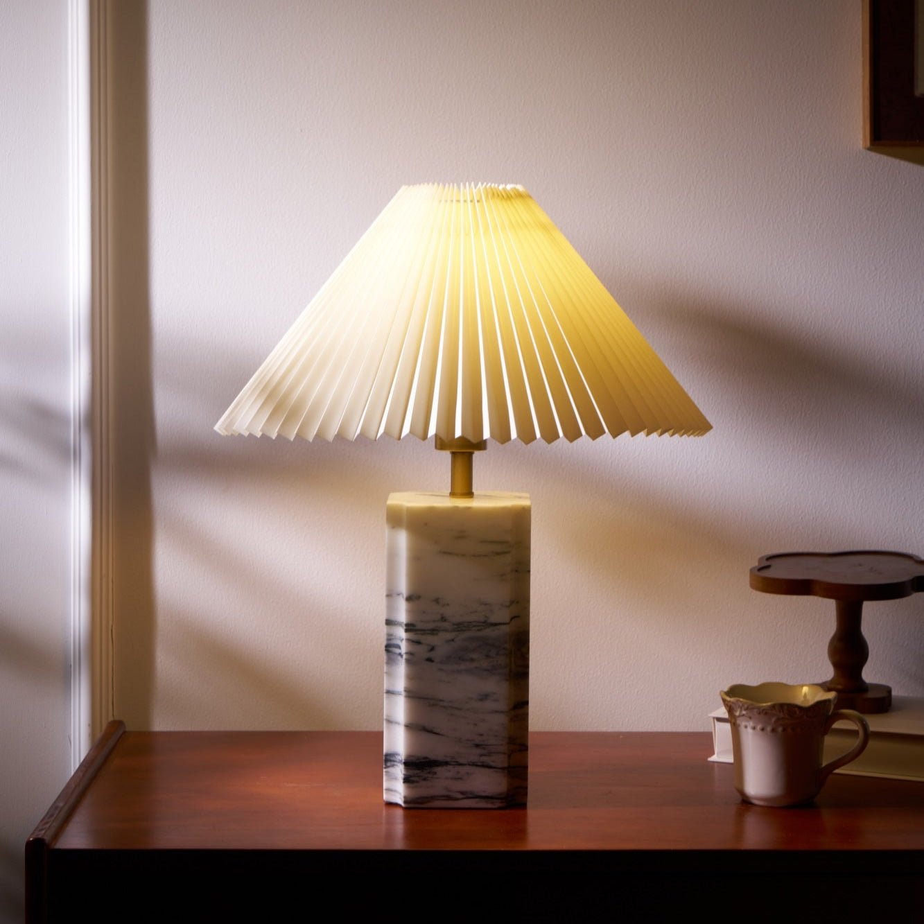 Selaleria Modern Table Lamp