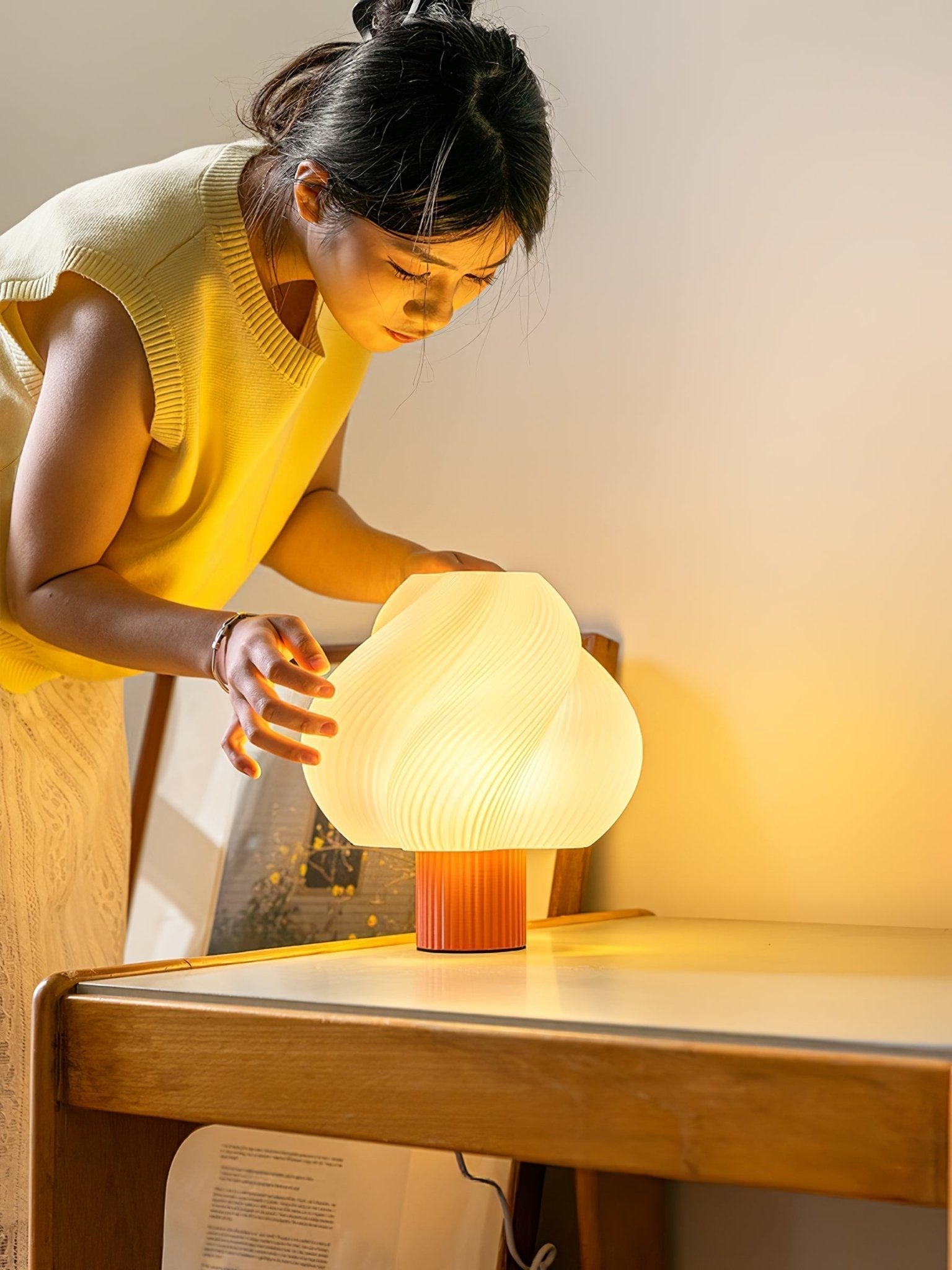 Buffy Modern Plastic Table Lamp