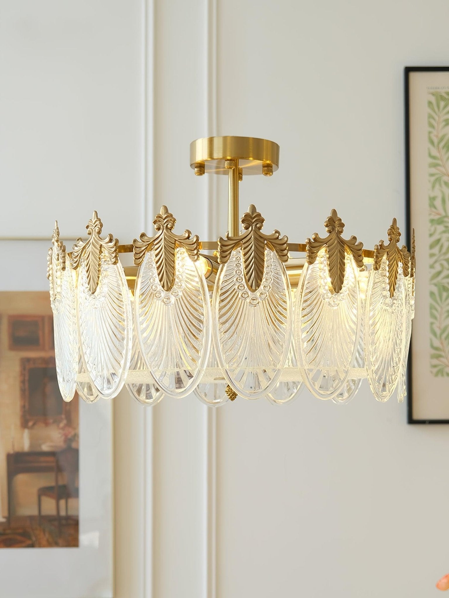 Eirisena Chandelier Glass Petals Gold Frame Round