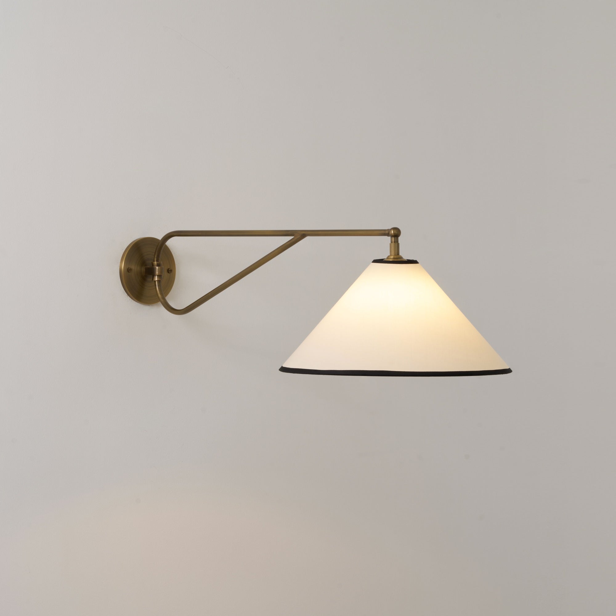 Avenieria Wall Lamp