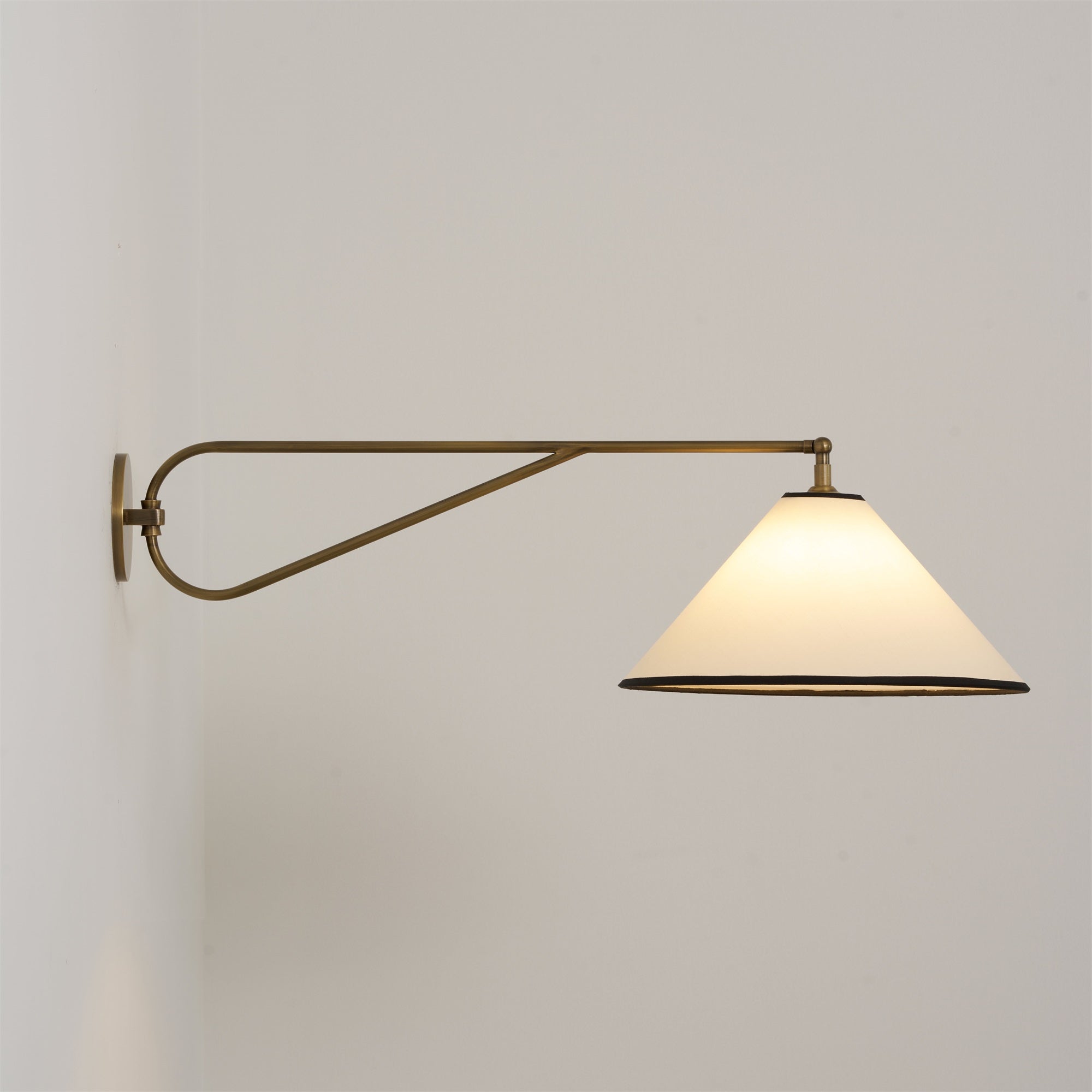 Avenieria Wall Lamp