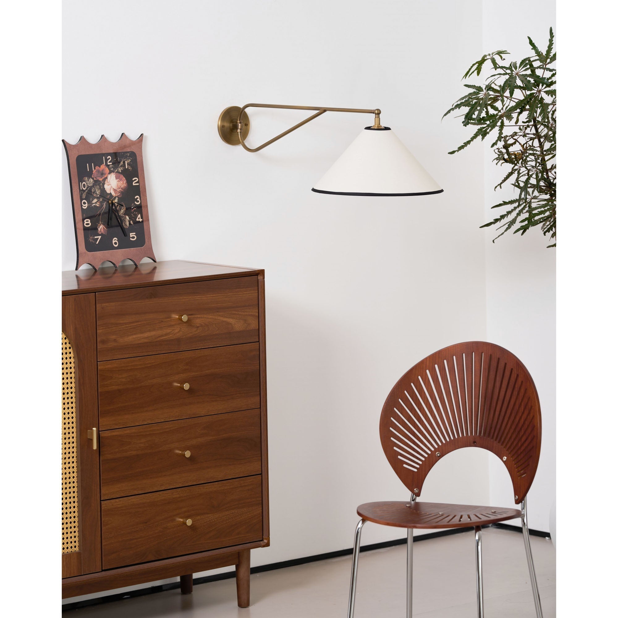 Avenieria Wall Lamp
