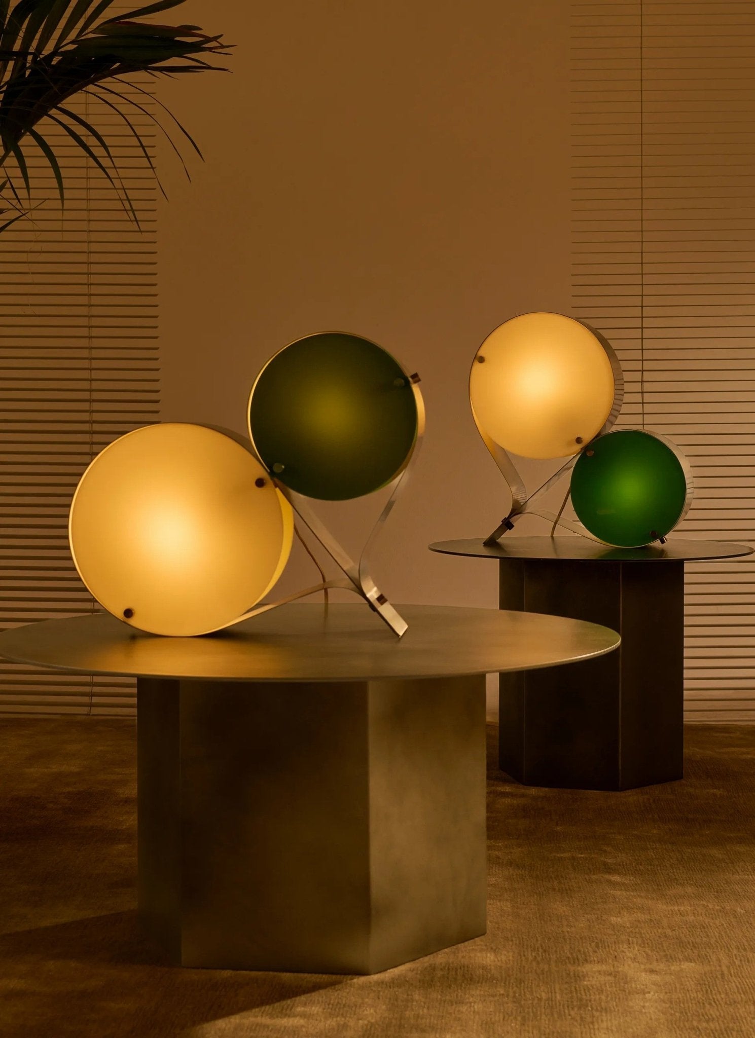 Duet Floating Disc Table Lamp
