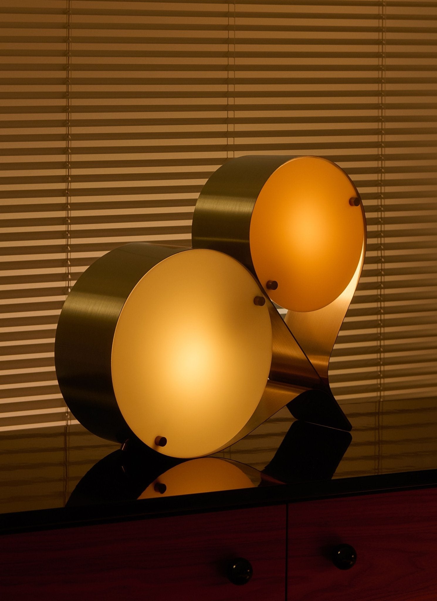 Duet Floating Disc Table Lamp
