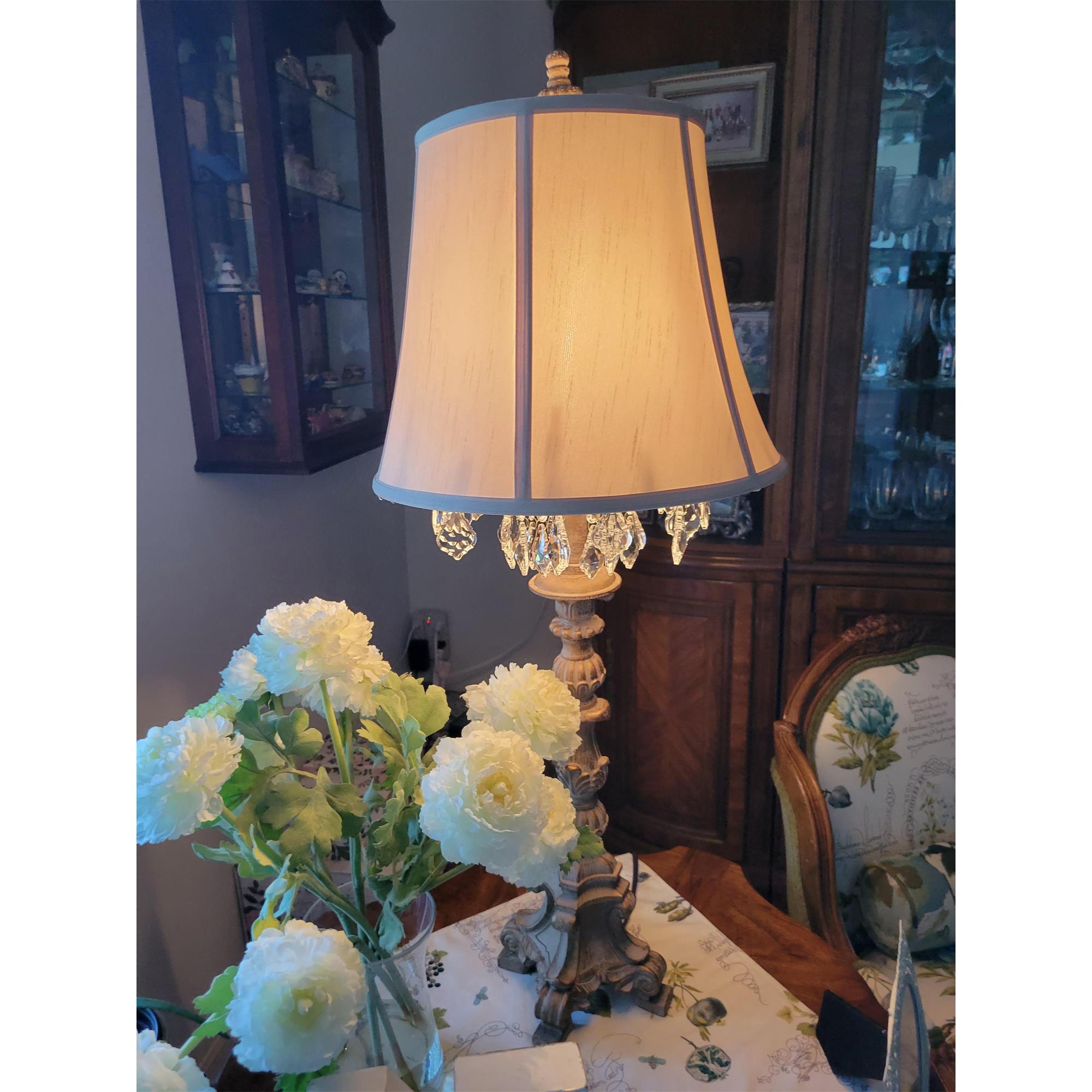 Avenenette Table Lamp
