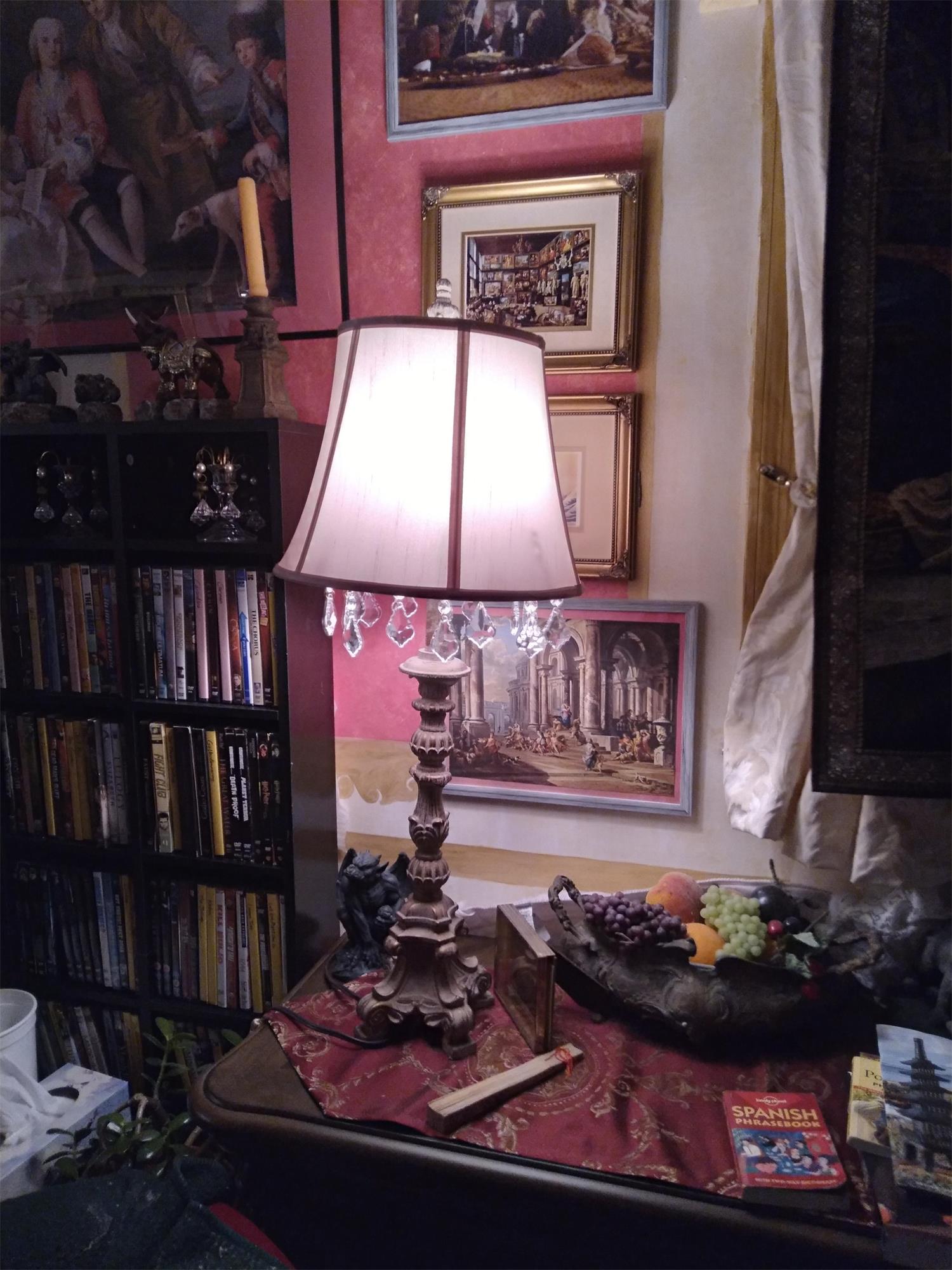 Avenenette Table Lamp