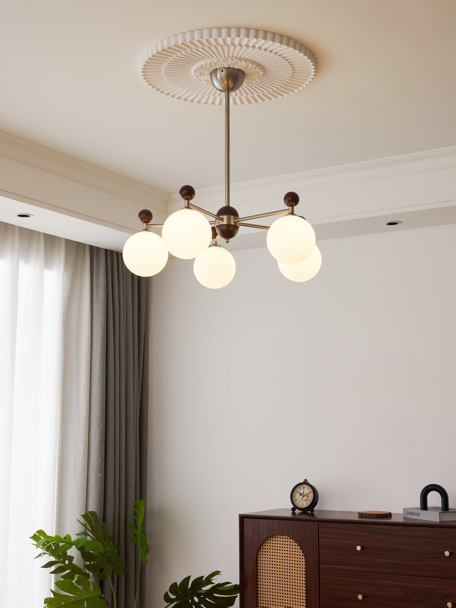 Cimirora Traditional Elegance Wood Glass Chandelier
