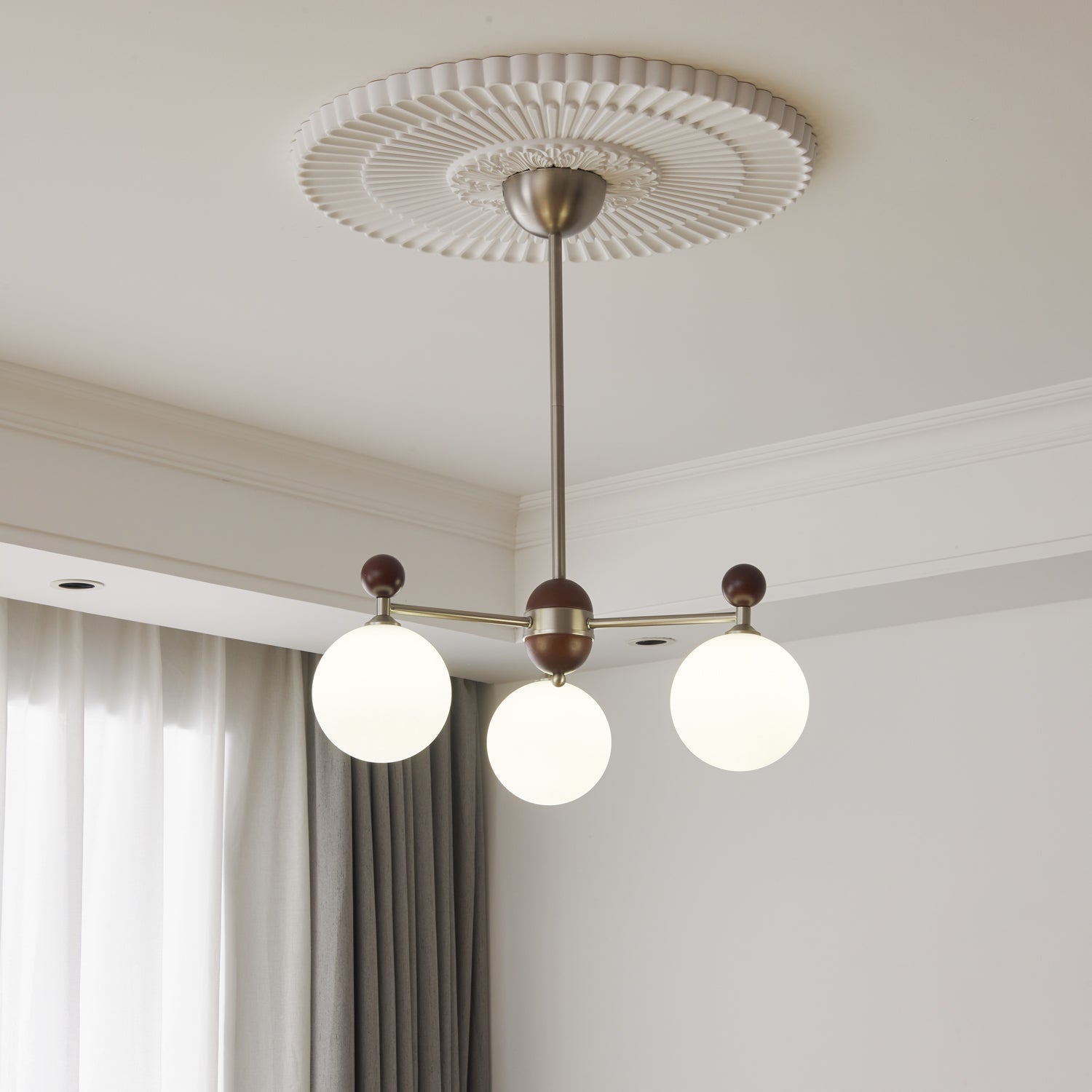 Cimirora Traditional Elegance Wood Glass Chandelier