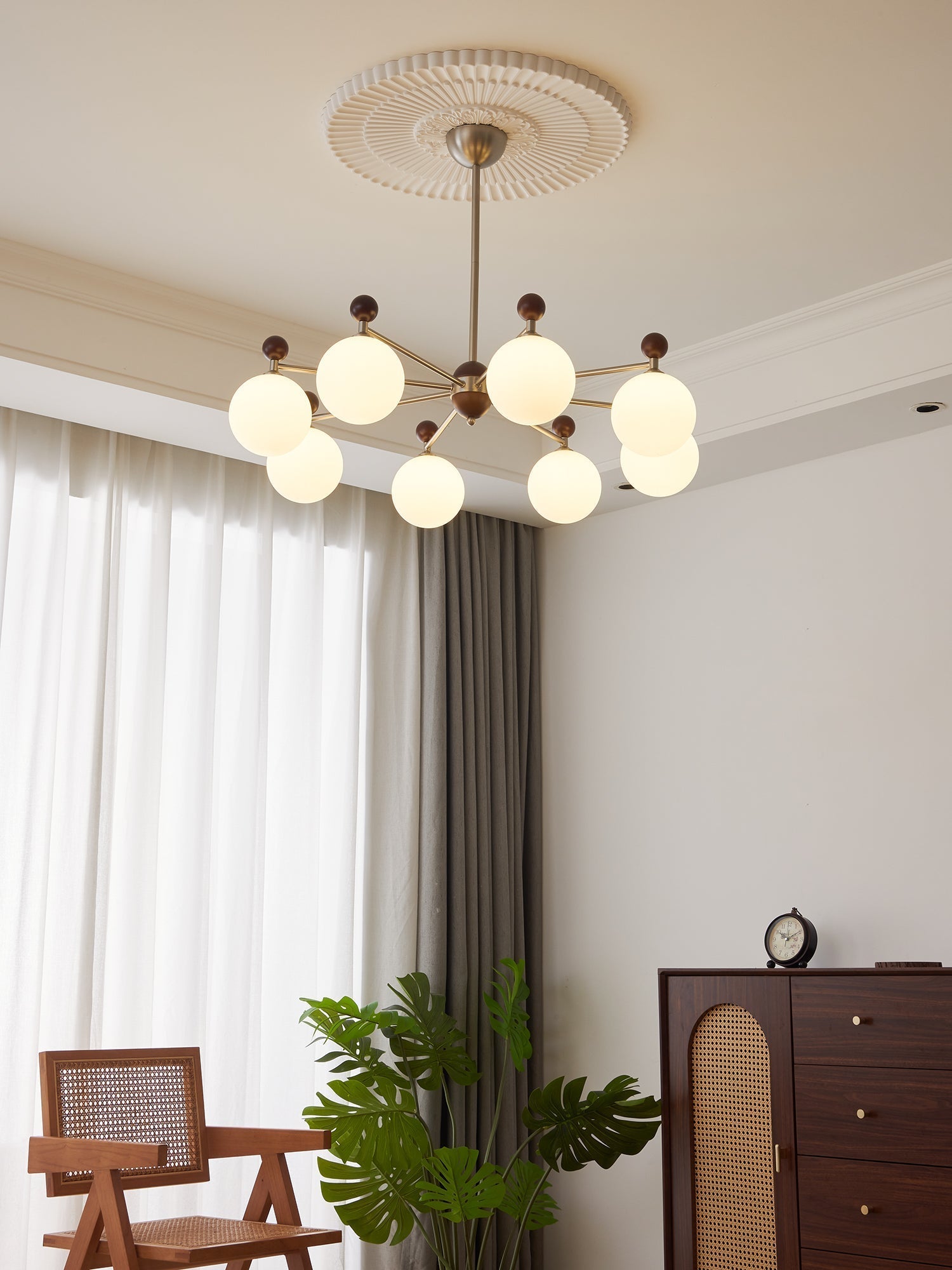 Cimirora Traditional Elegance Wood Glass Chandelier
