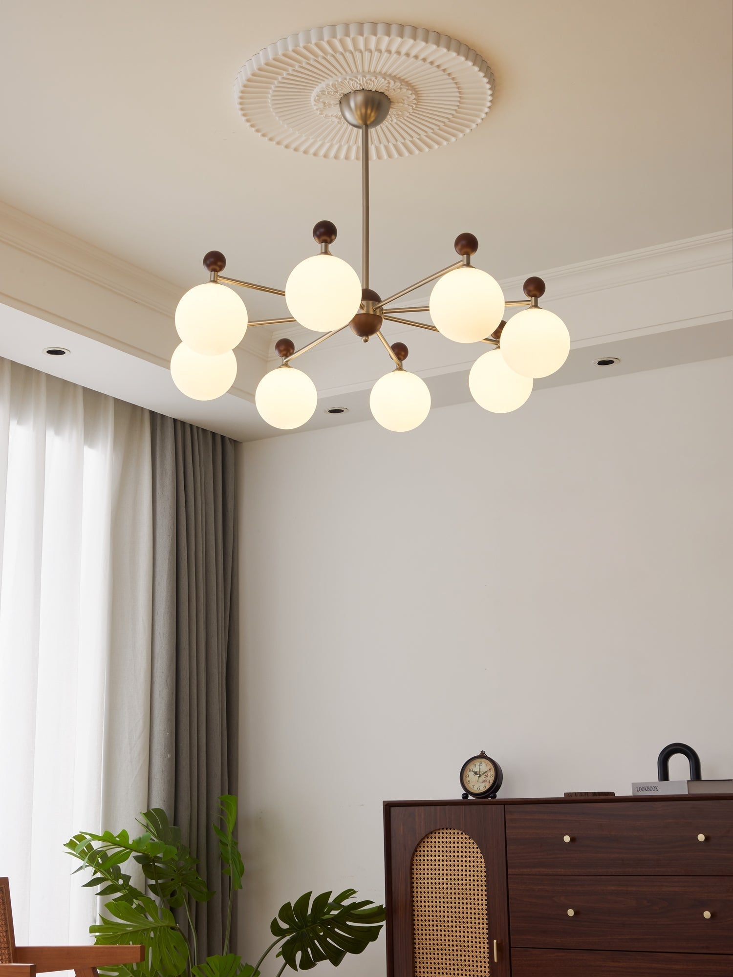 Cimirora Traditional Elegance Wood Glass Chandelier